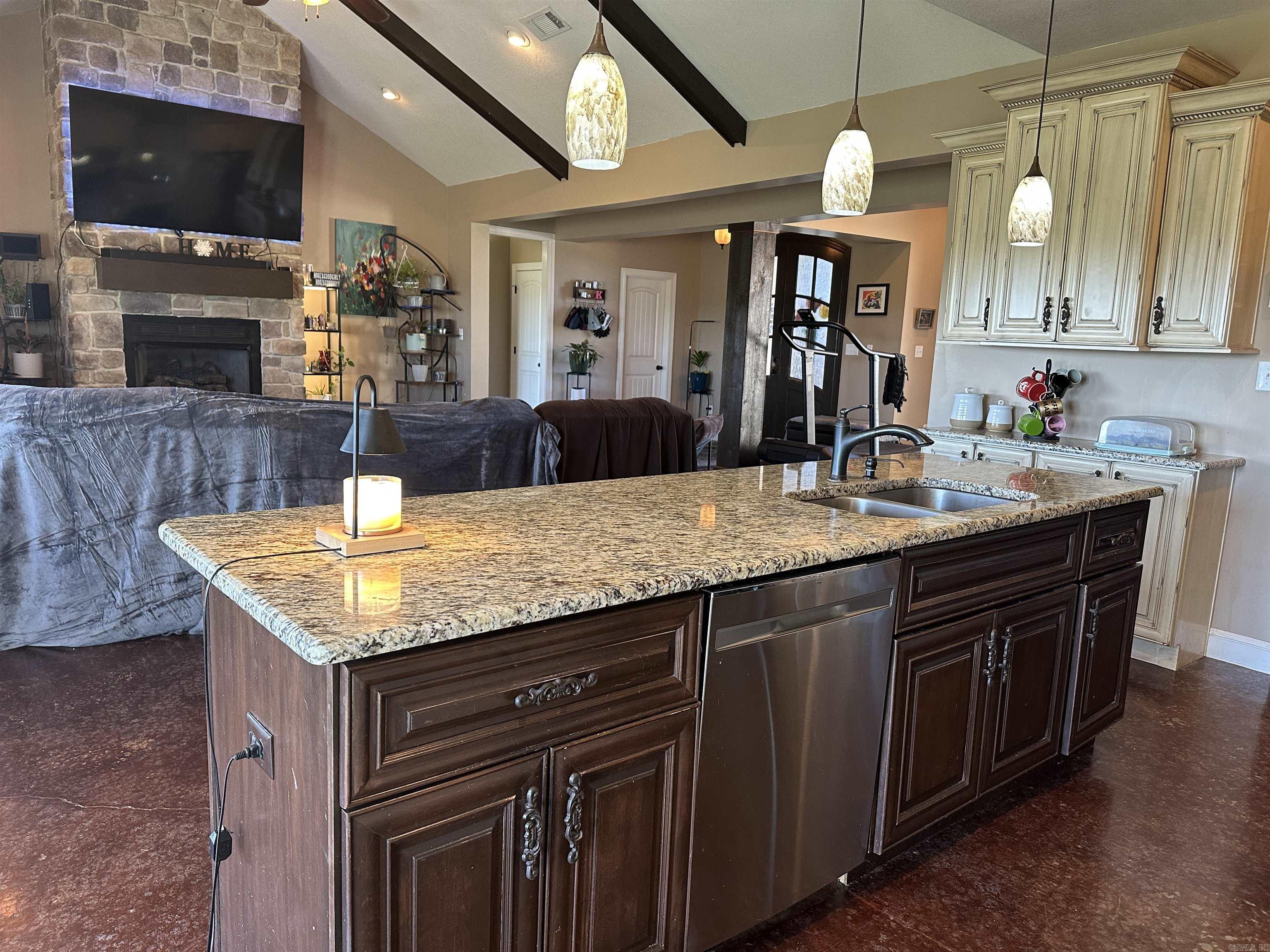 422 W State  Caraway, AR