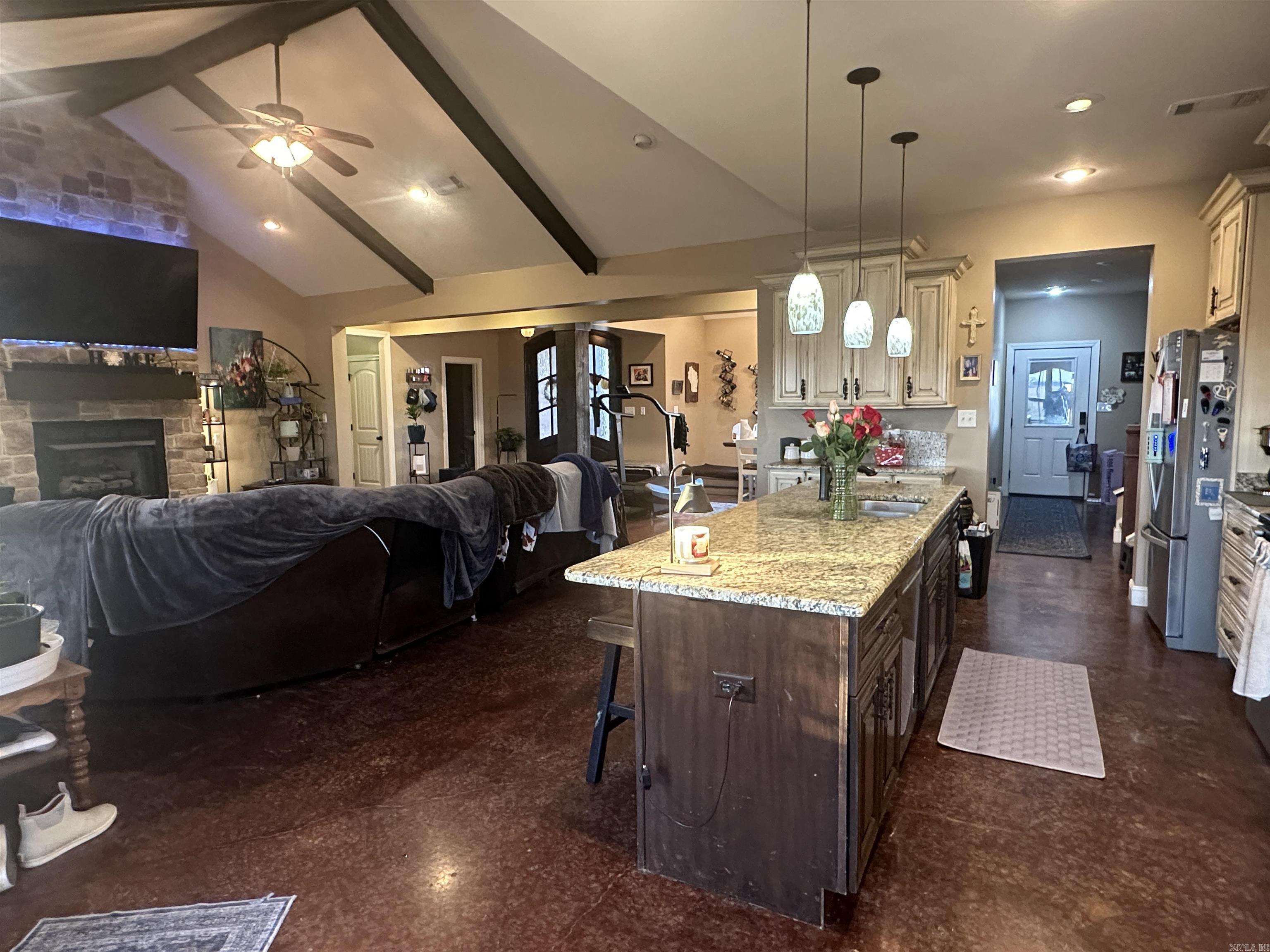 422 W State  Caraway, AR