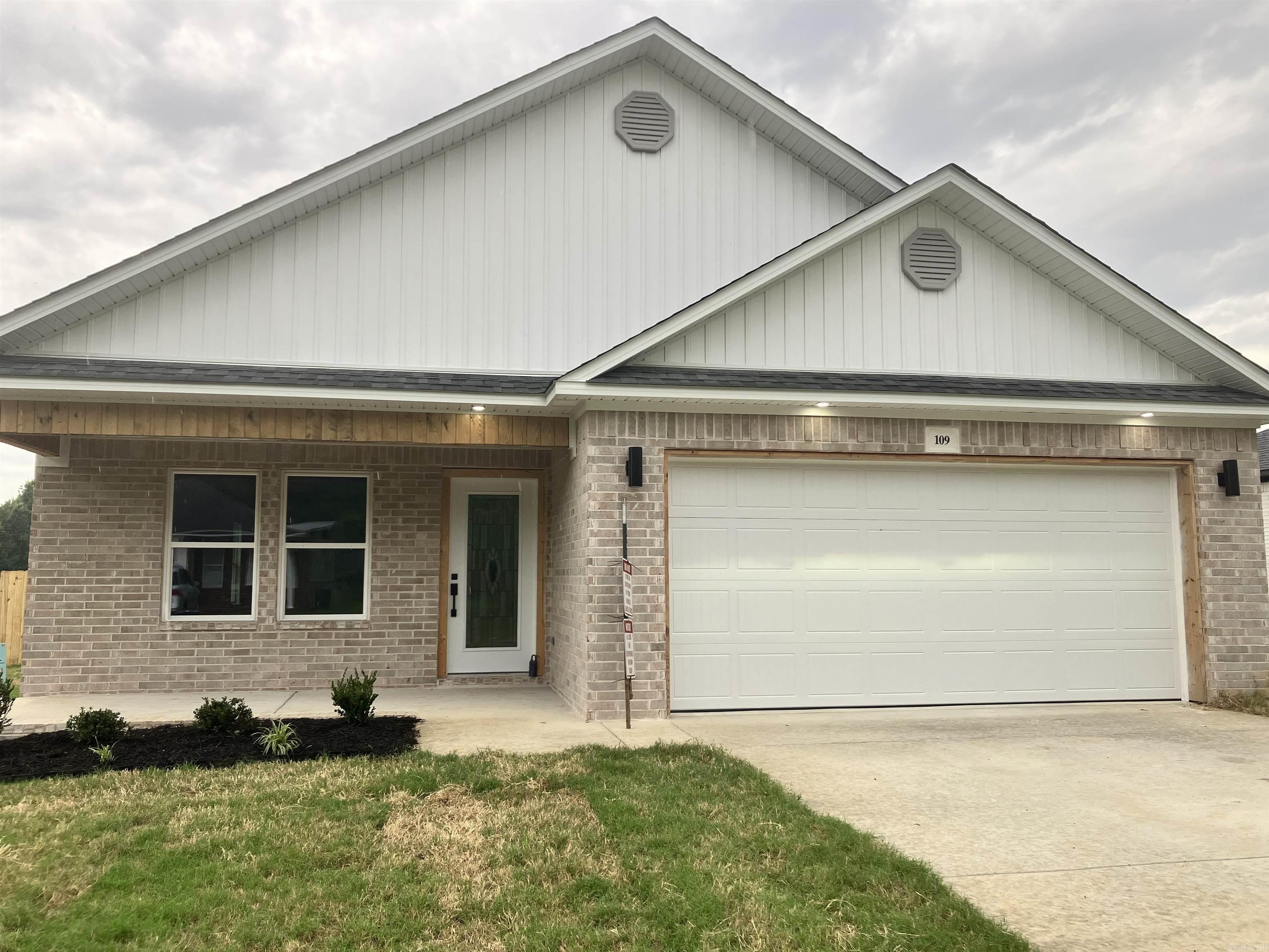 109 E florida Street Beebe, AR 72012