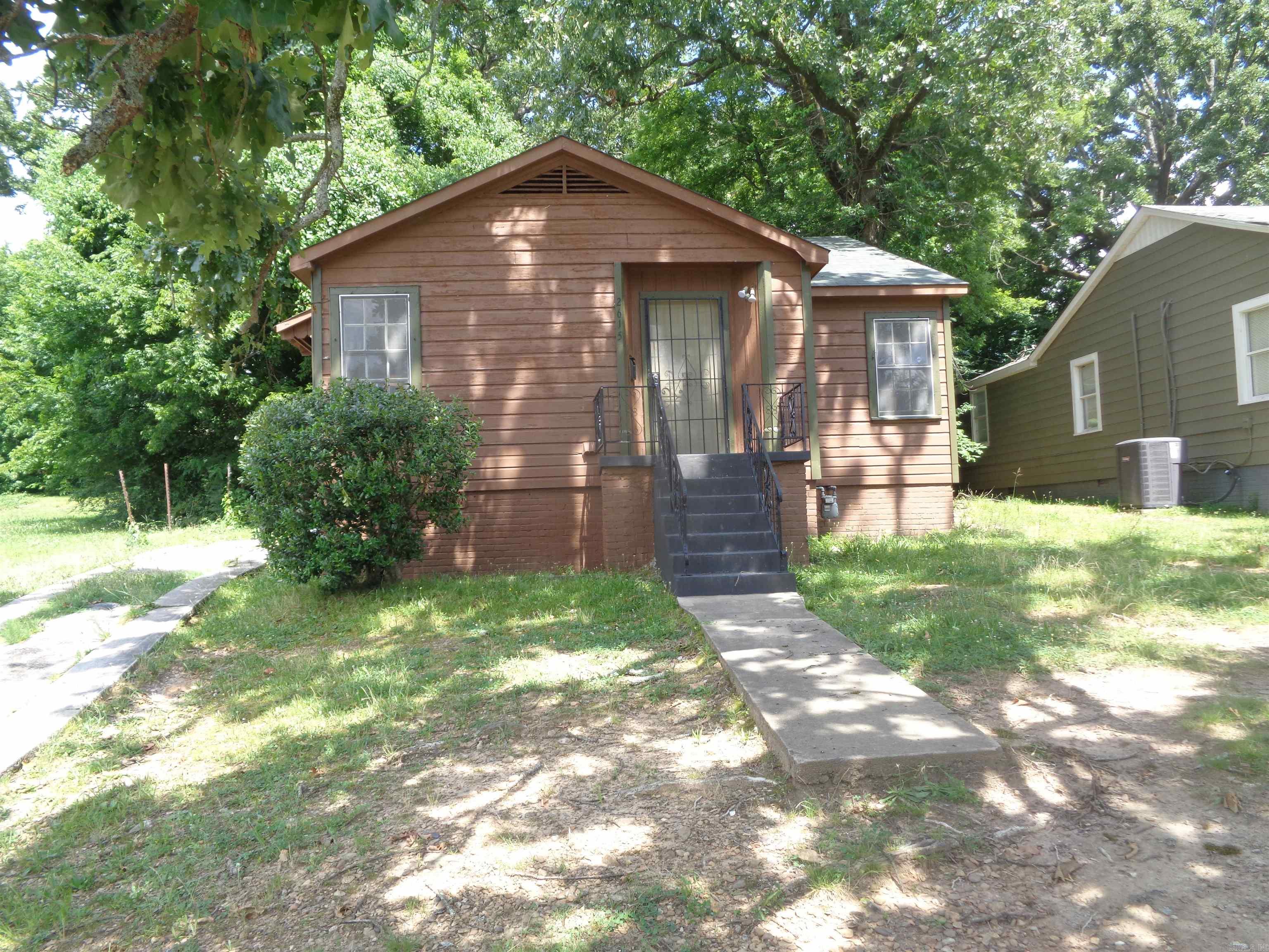 2615 S Summit  Little Rock, AR