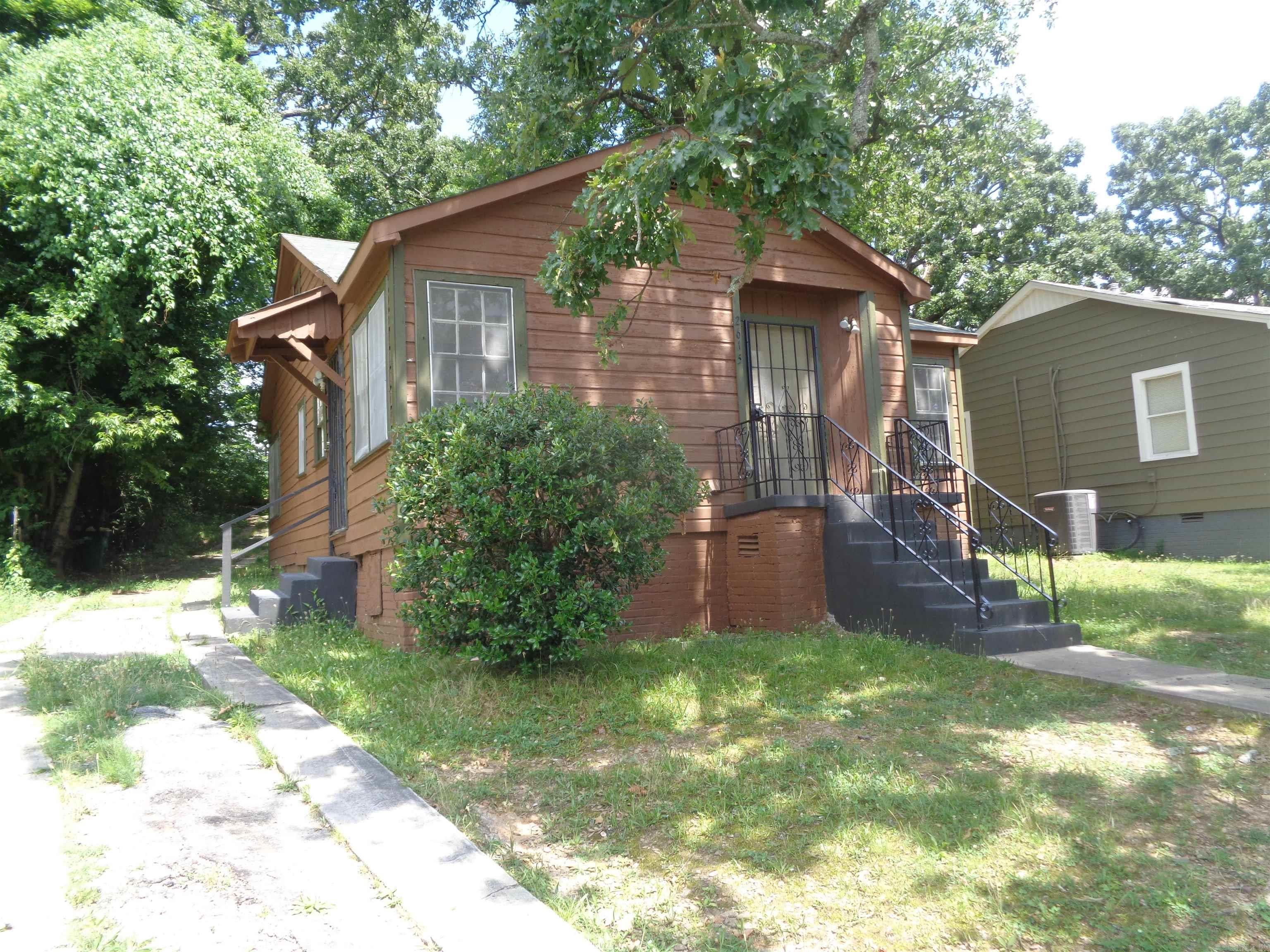 2615 S Summit  Little Rock, AR