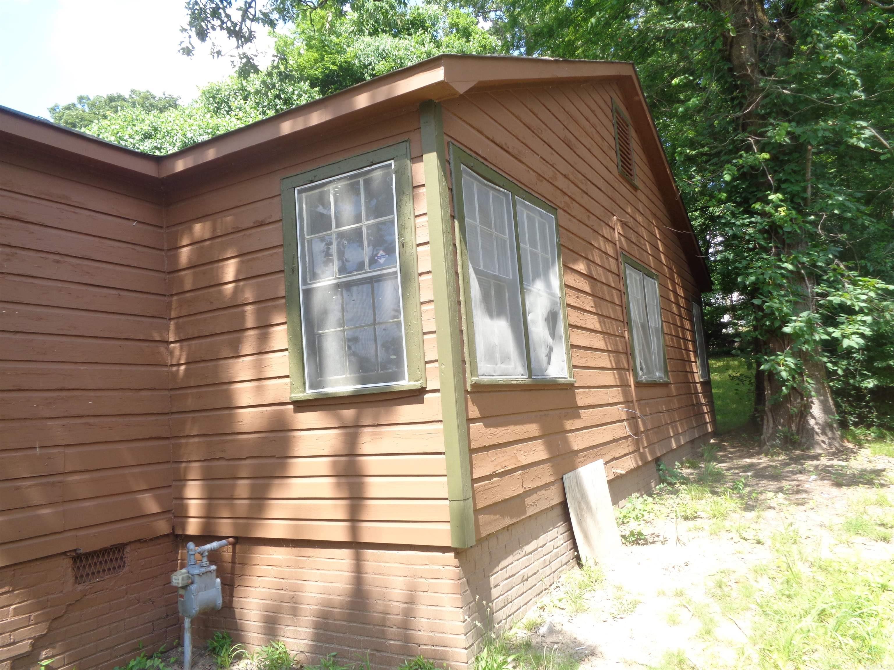 2615 S Summit  Little Rock, AR
