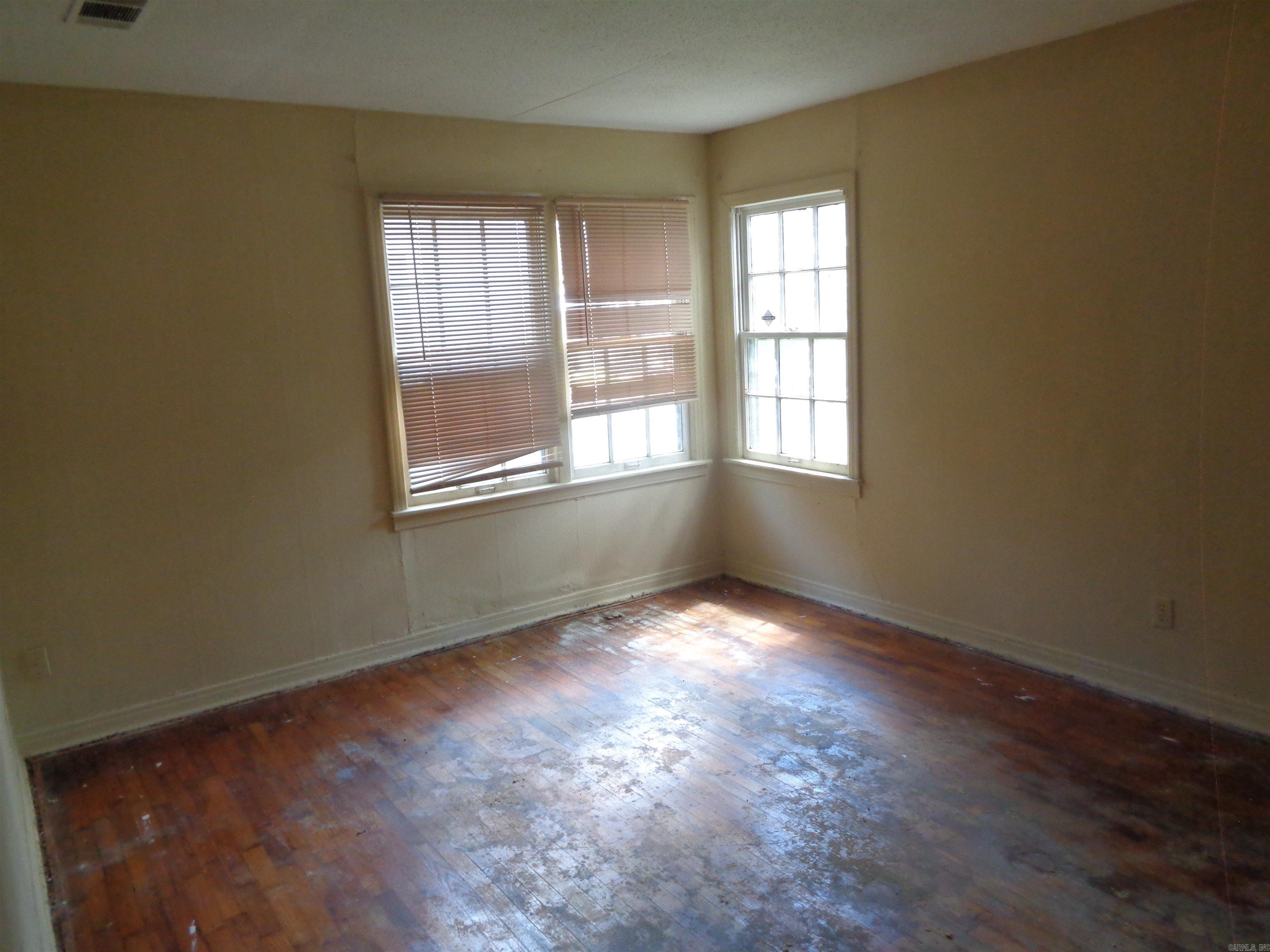 2615 S Summit  Little Rock, AR