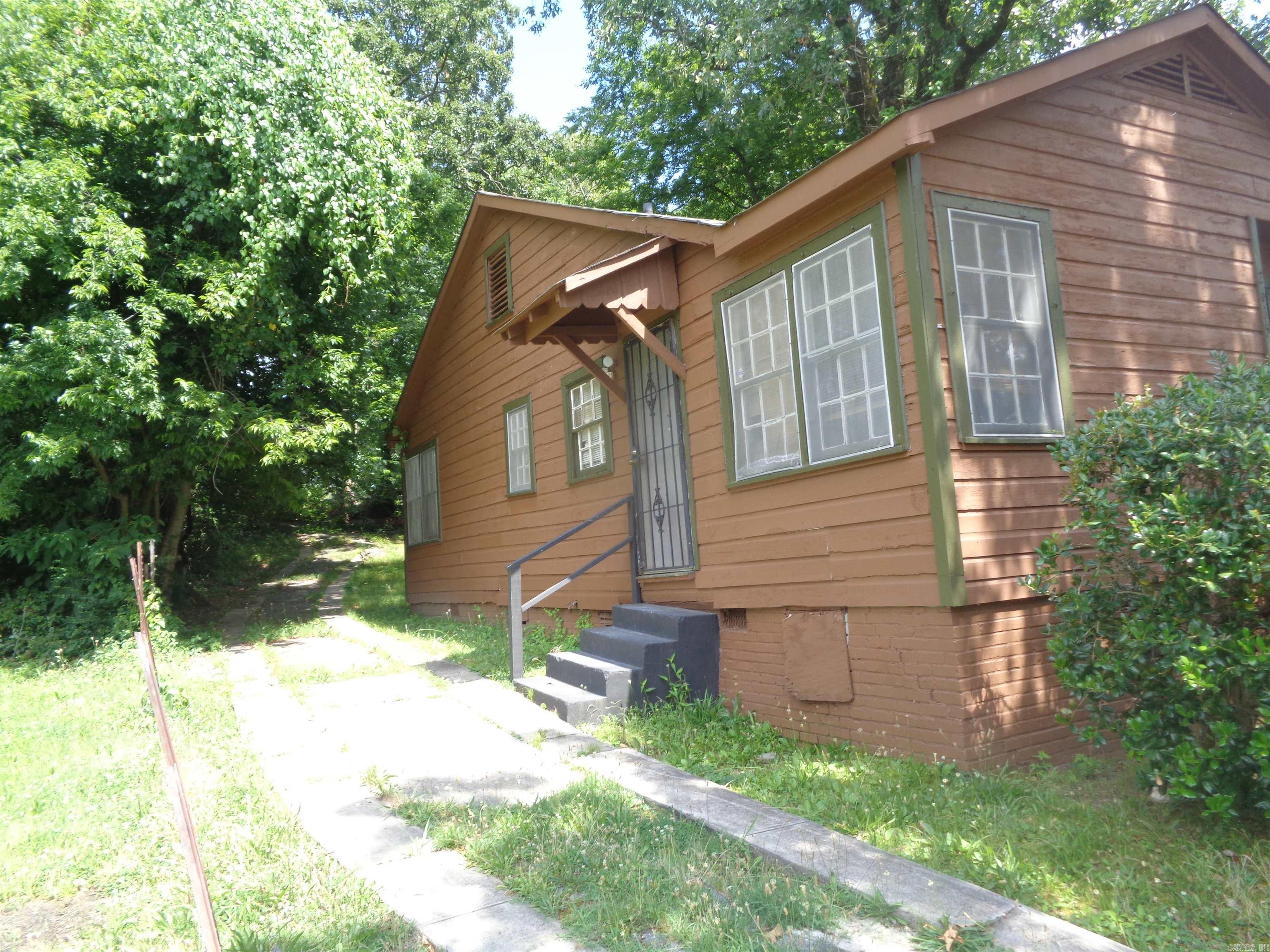 2615 S Summit  Little Rock, AR