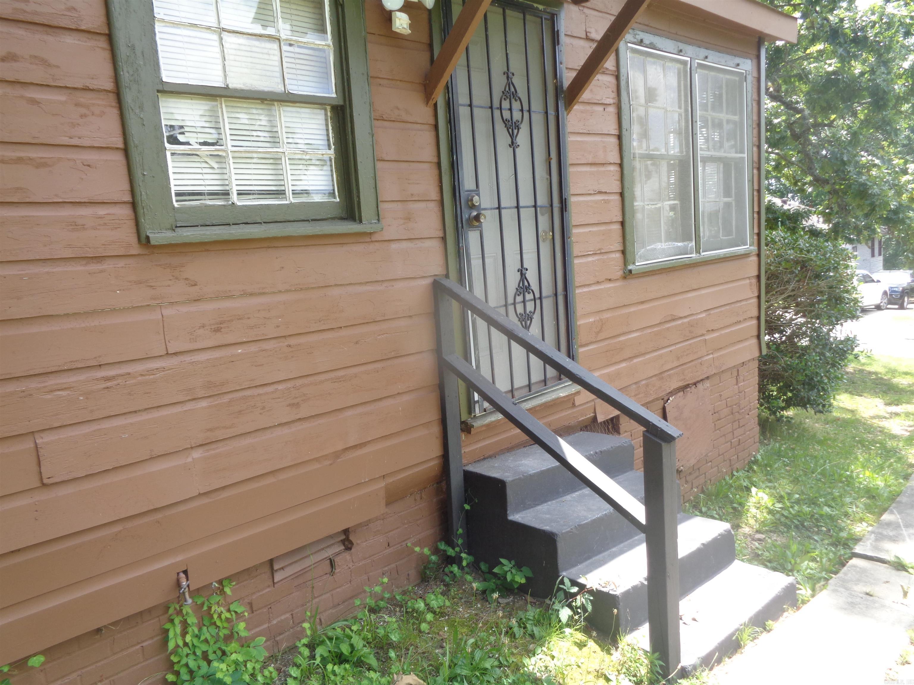 2615 S Summit  Little Rock, AR
