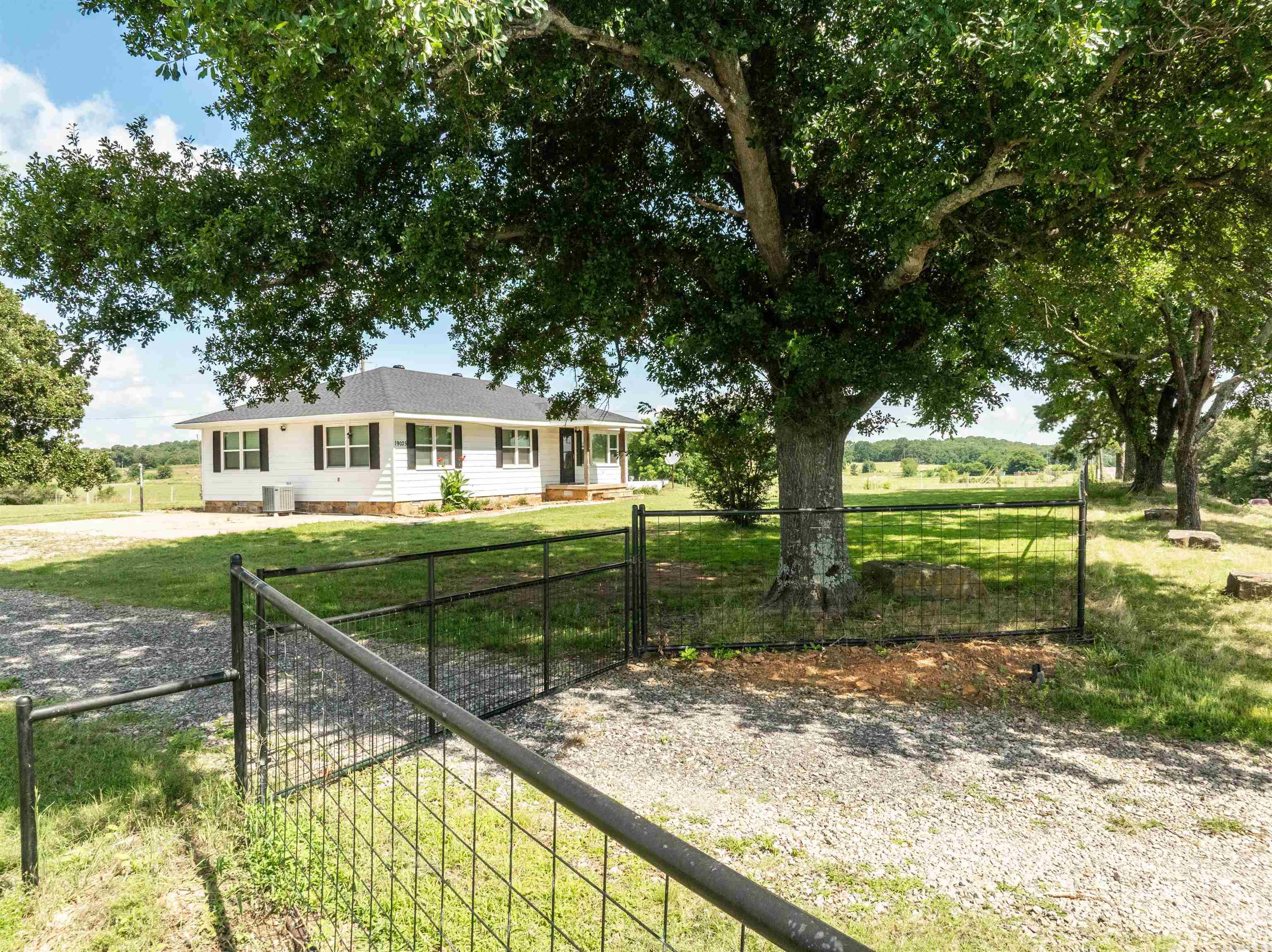 19025 Highway 41  Magazine, AR
