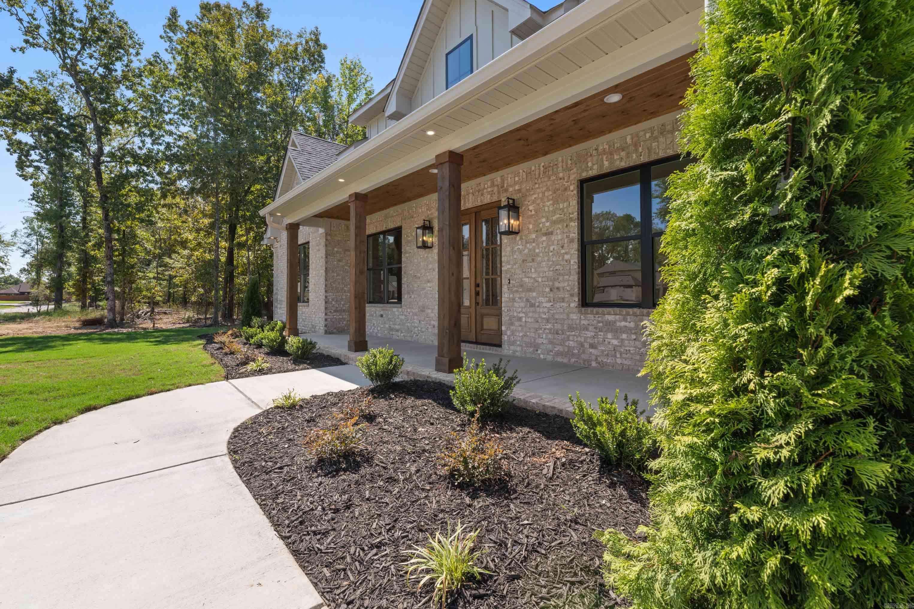 202 Shagbark Trail Maumelle, AR 72113