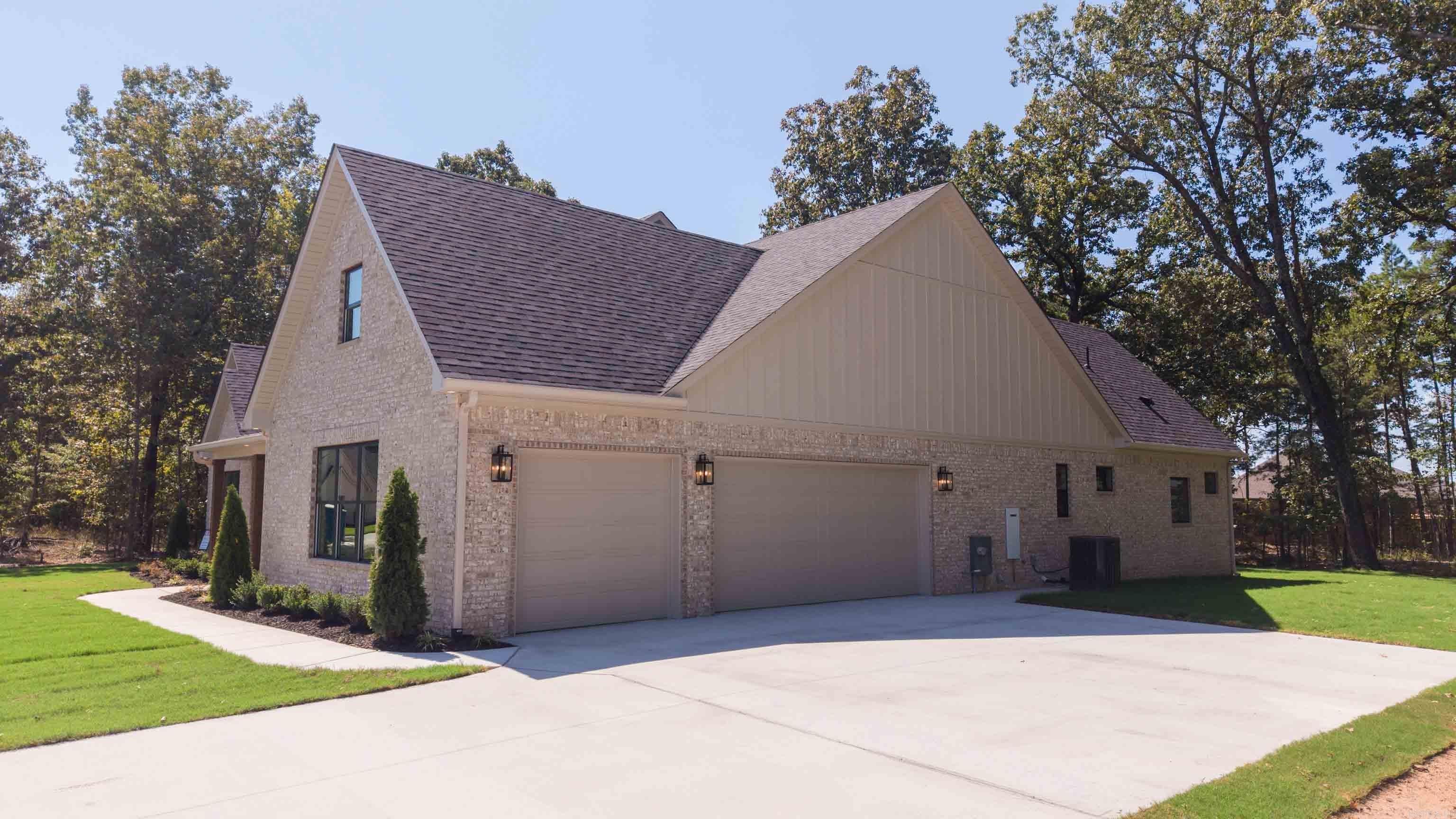 202 Shagbark Trail Maumelle, AR 72113