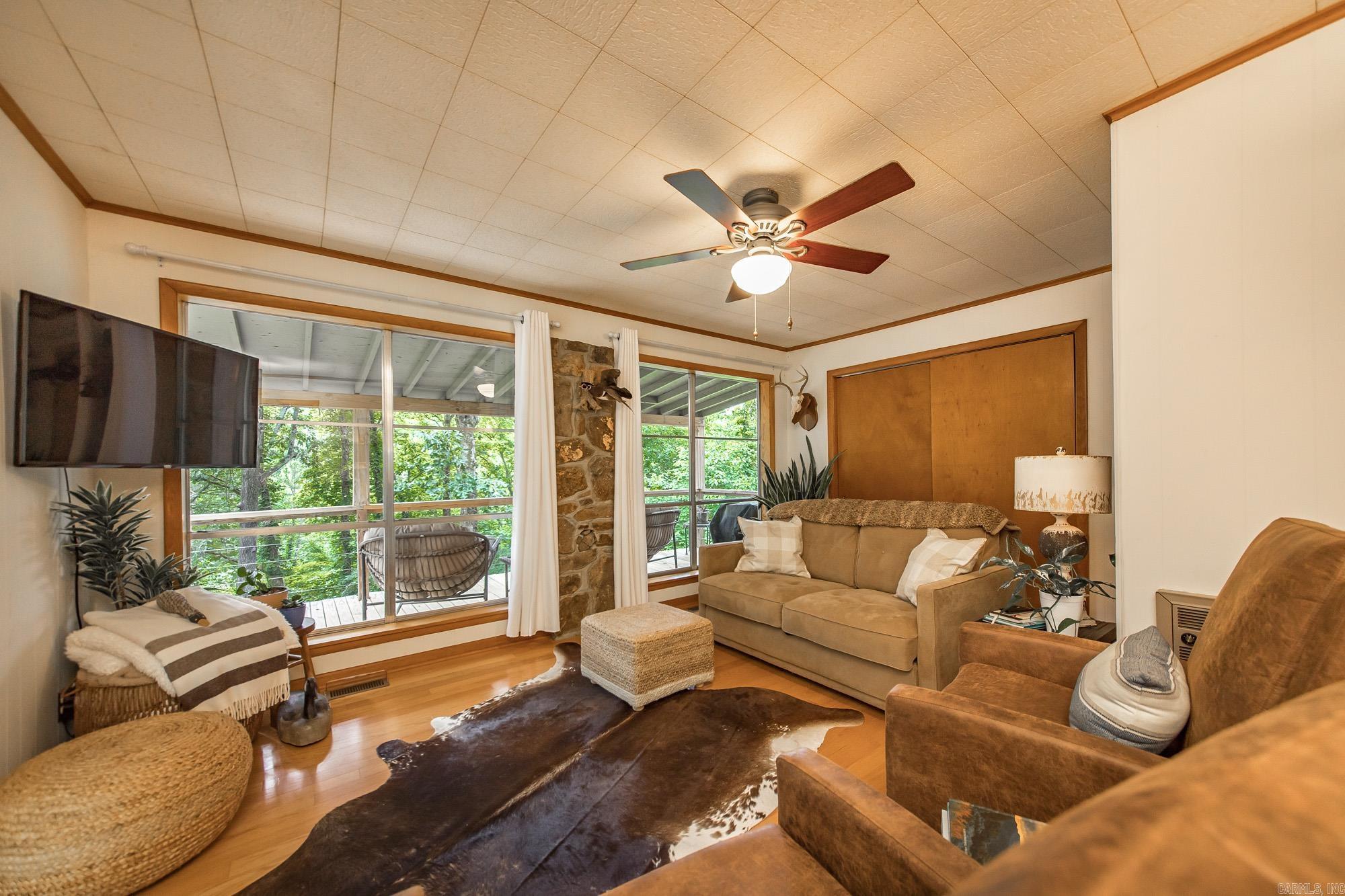 403 Lake Shore  Greers Ferry, AR