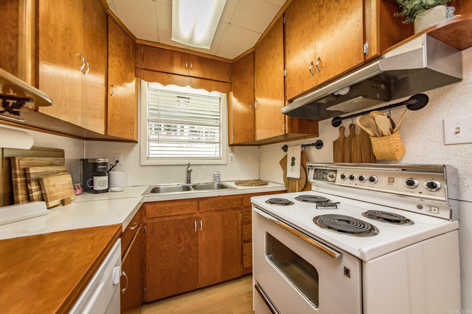 403 Lake Shore  Greers Ferry, AR