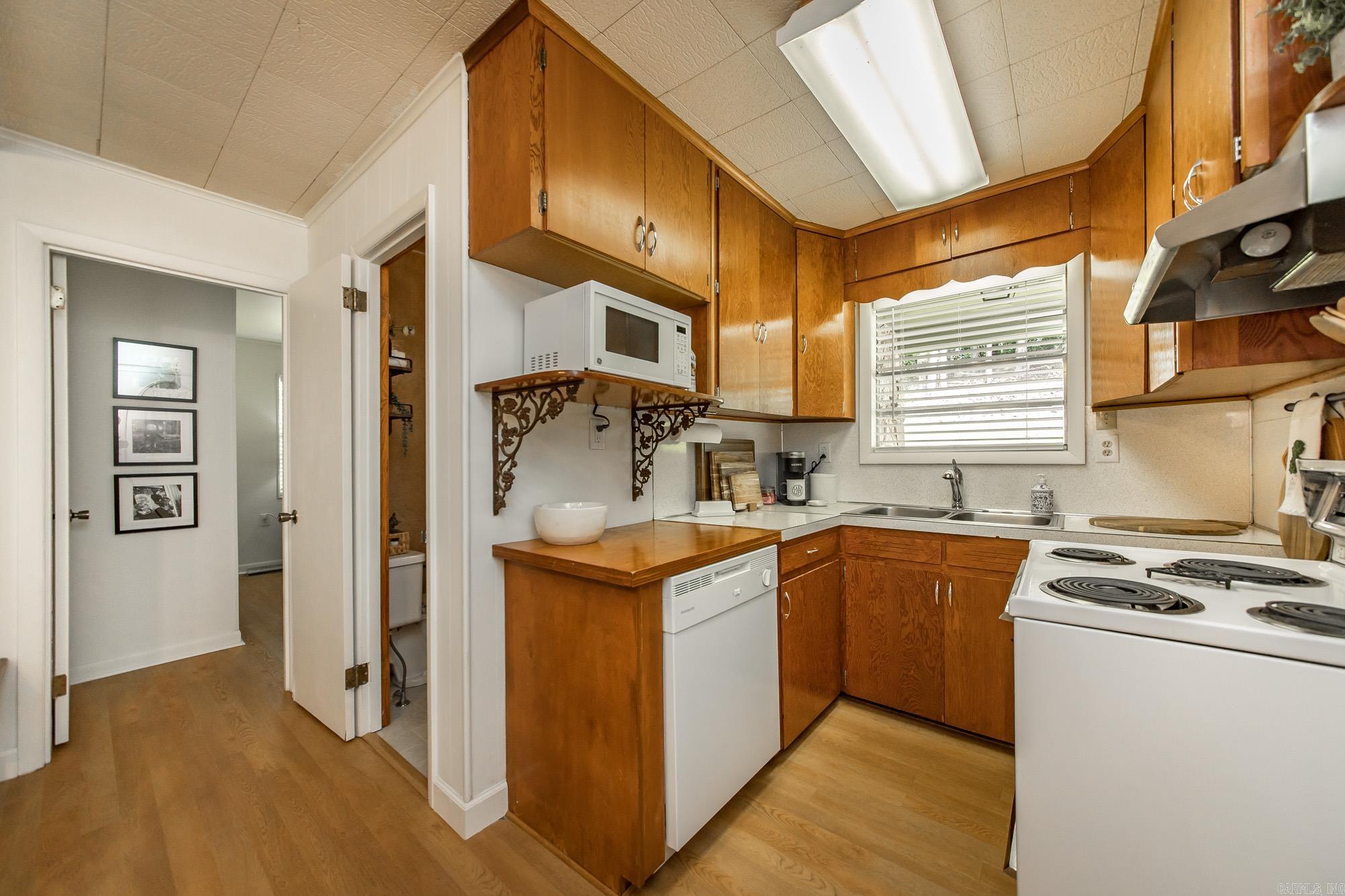 403 Lake Shore  Greers Ferry, AR