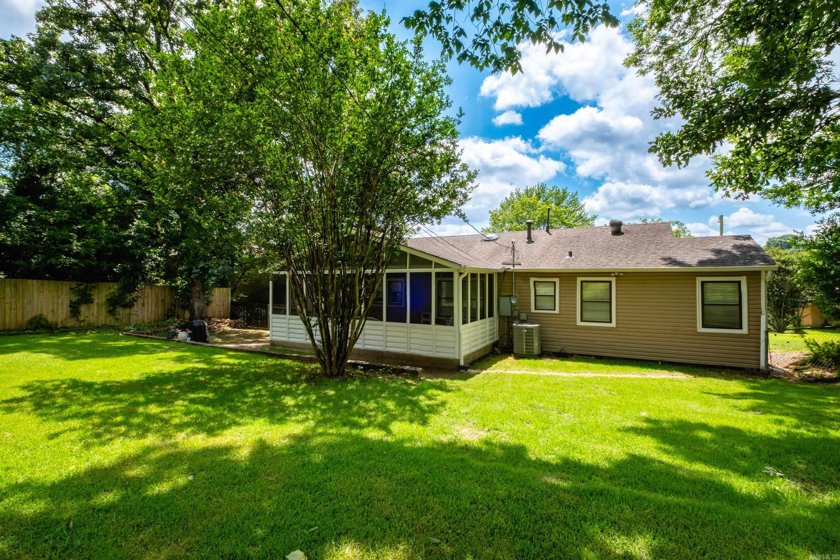 2415 Blackwood  Little Rock, AR