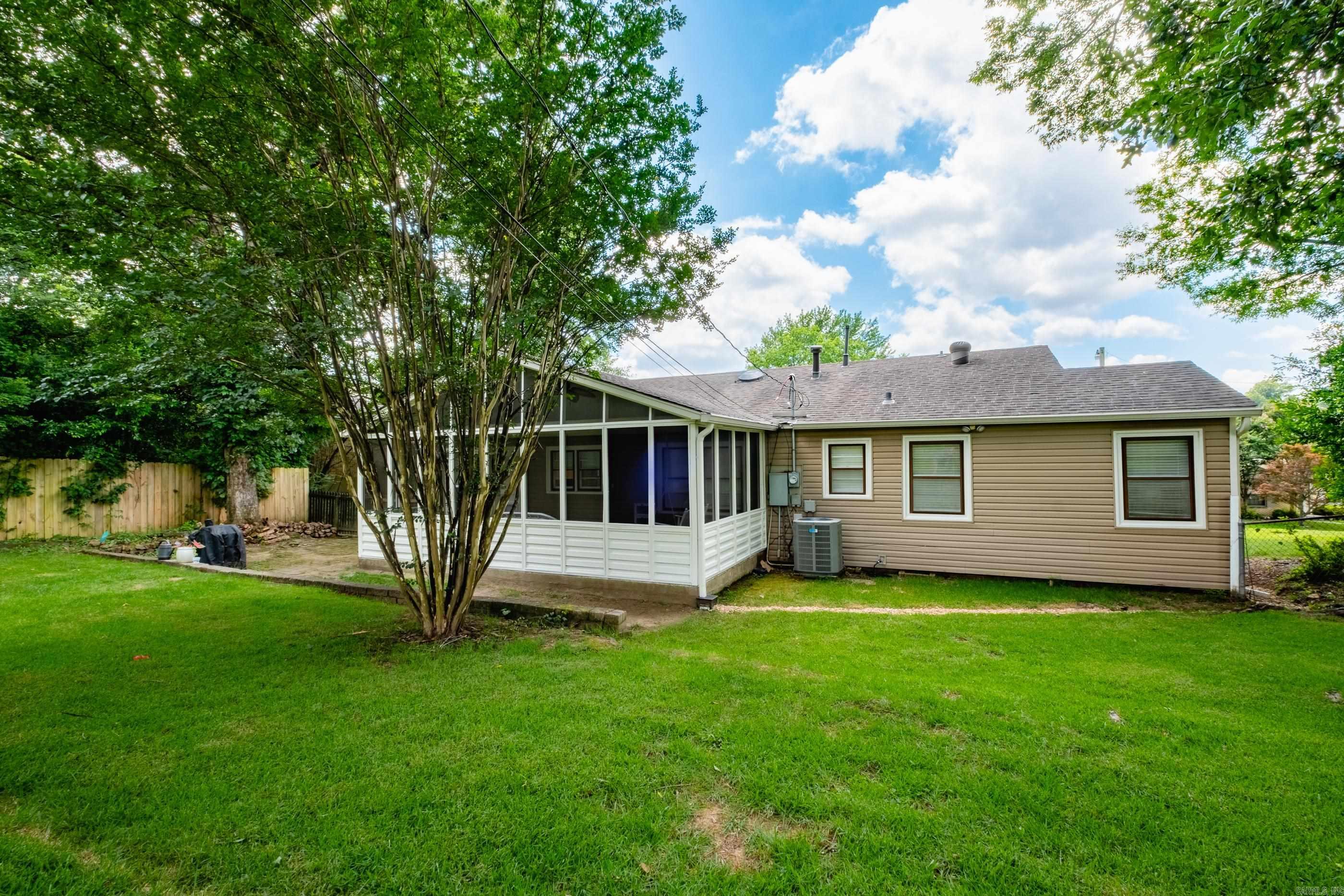 2415 Blackwood  Little Rock, AR