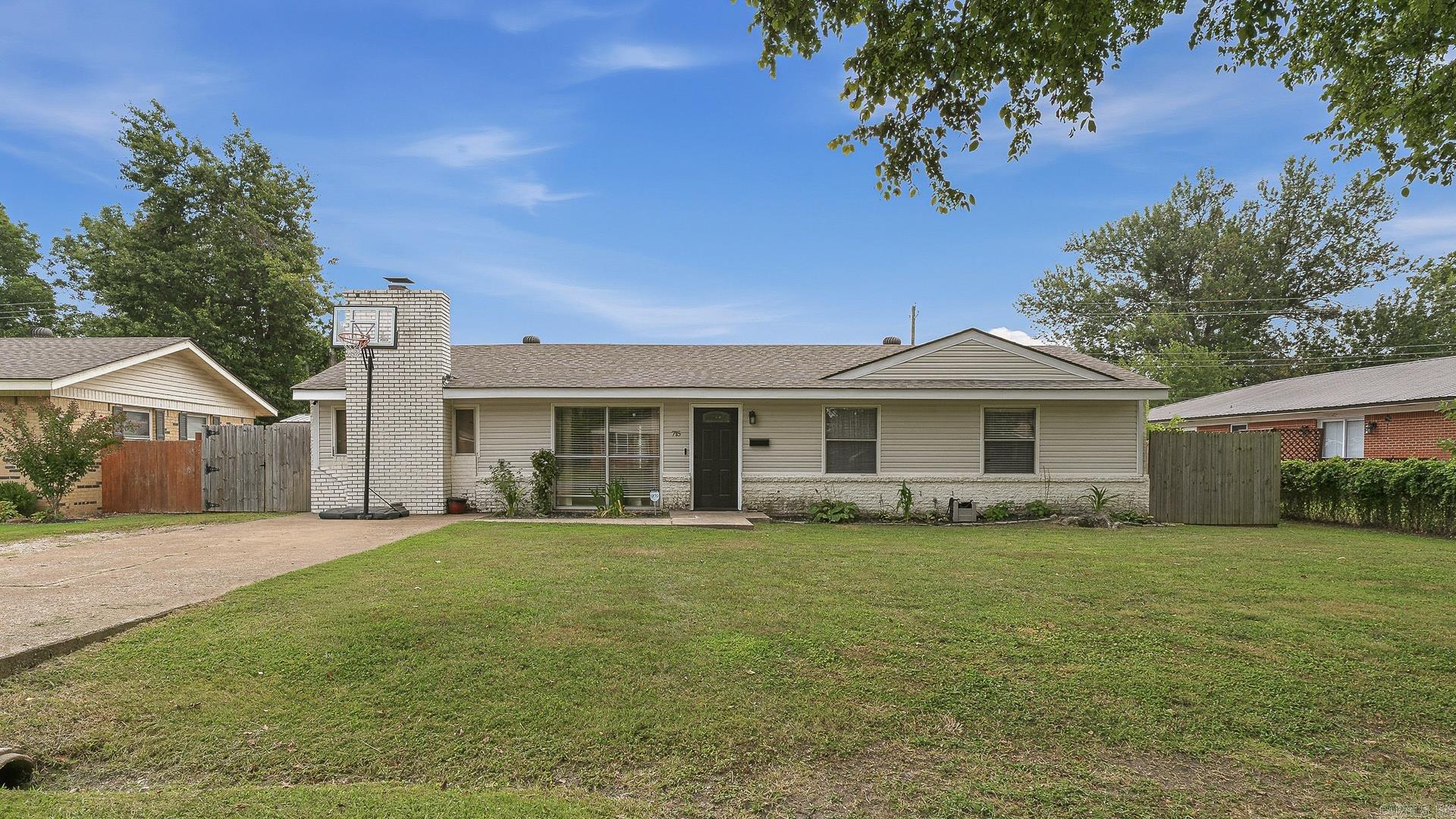 715 SE 7th  Walnut Ridge, AR