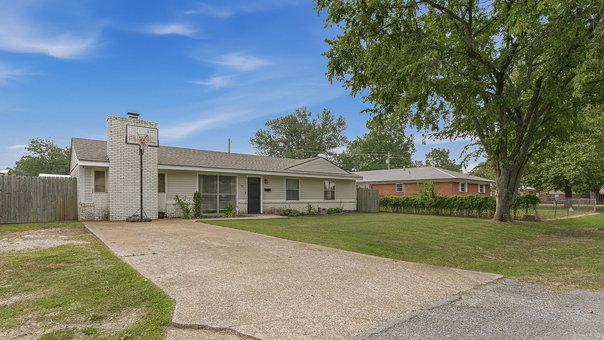 715 SE 7th  Walnut Ridge, AR