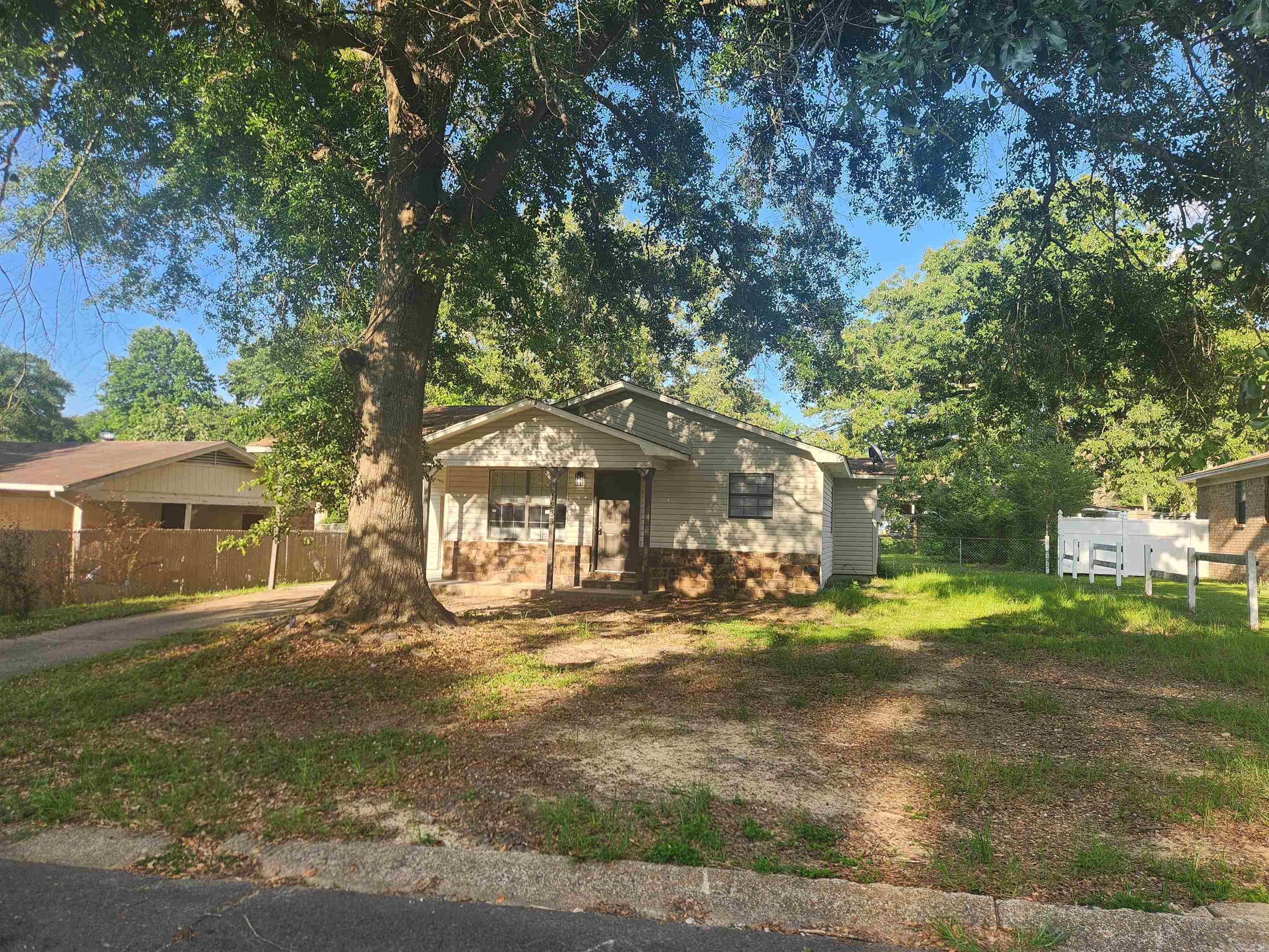 1233 Mimosa  Malvern, AR