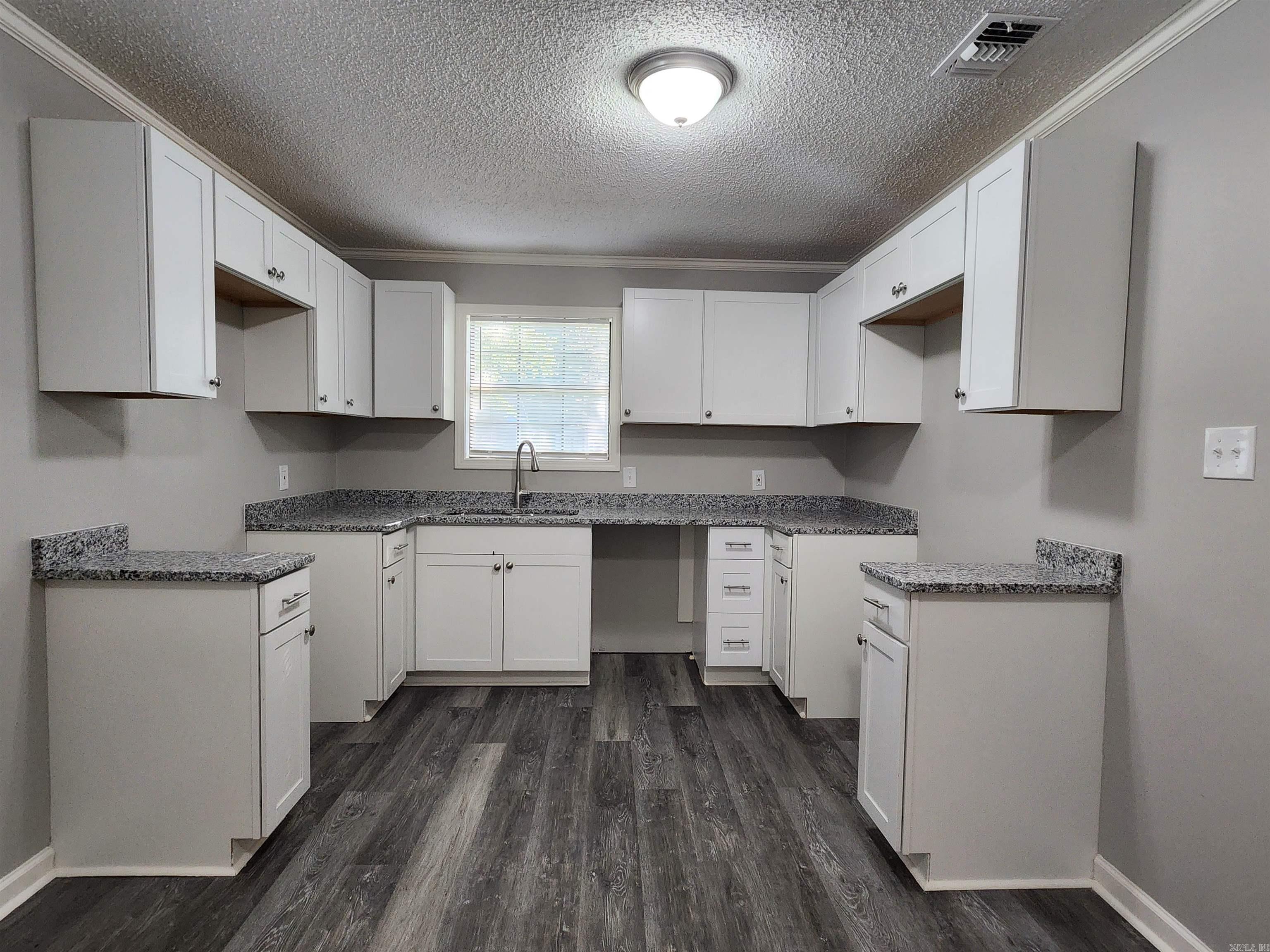1233 Mimosa  Malvern, AR