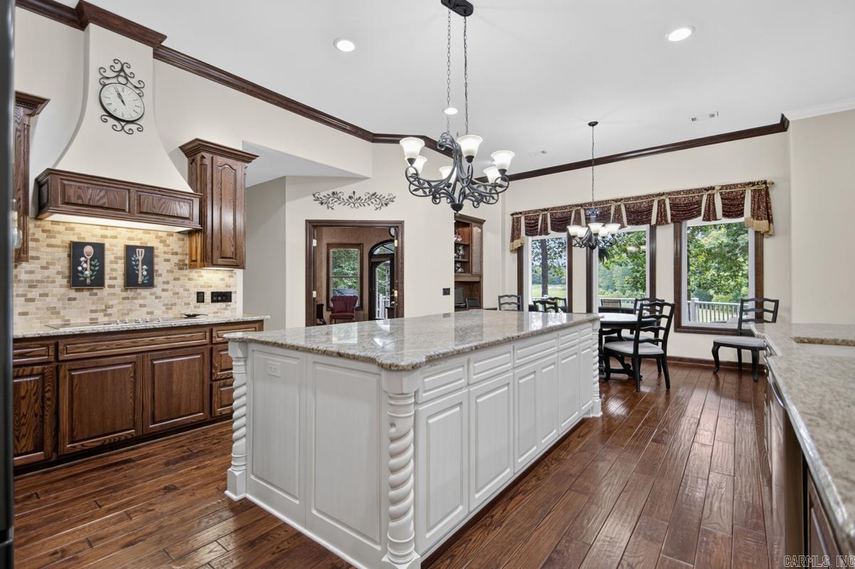 7 Vencedor Way  Hot Springs Village, AR