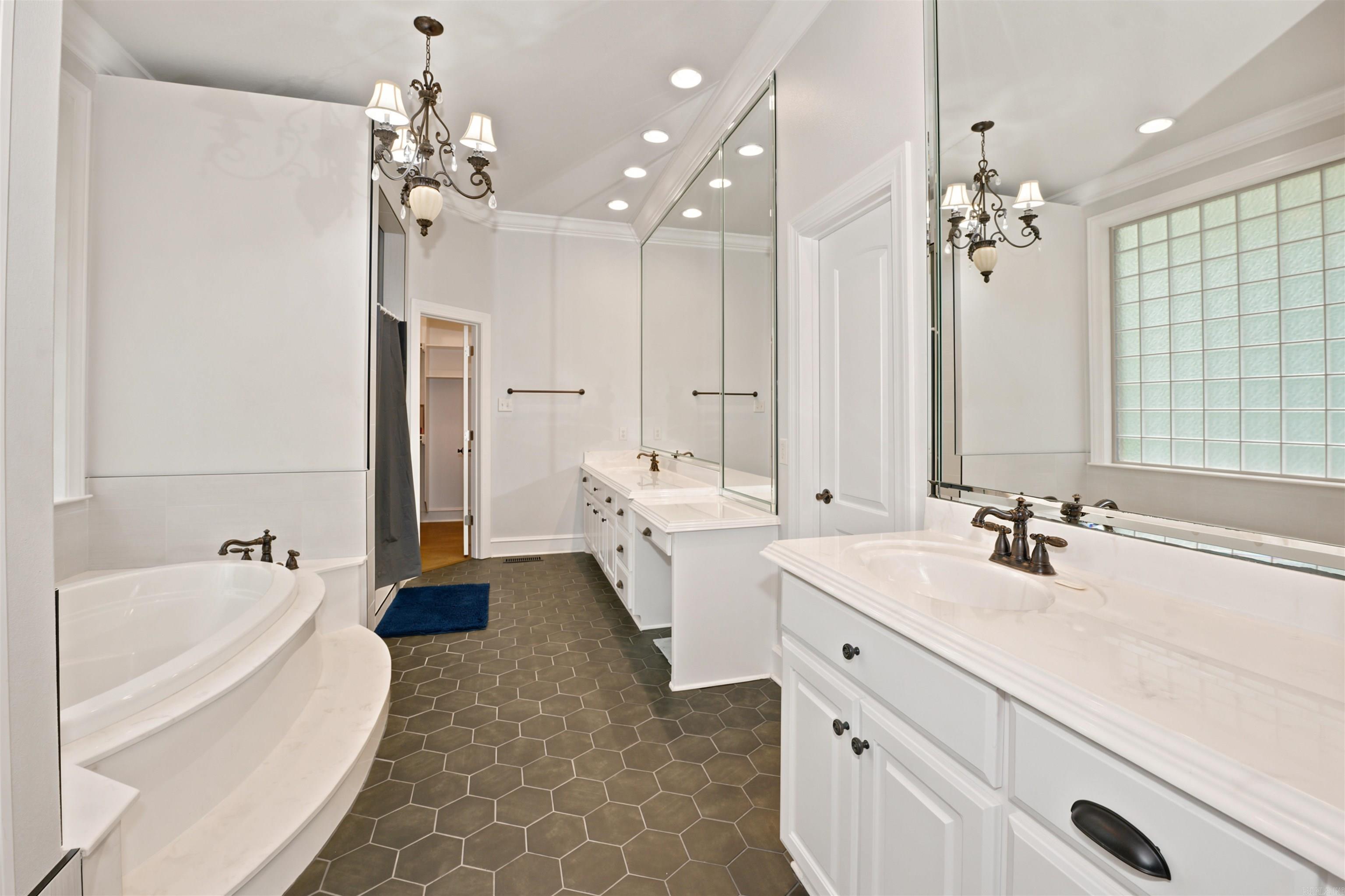 200 W Hillcrest  Alexander, AR