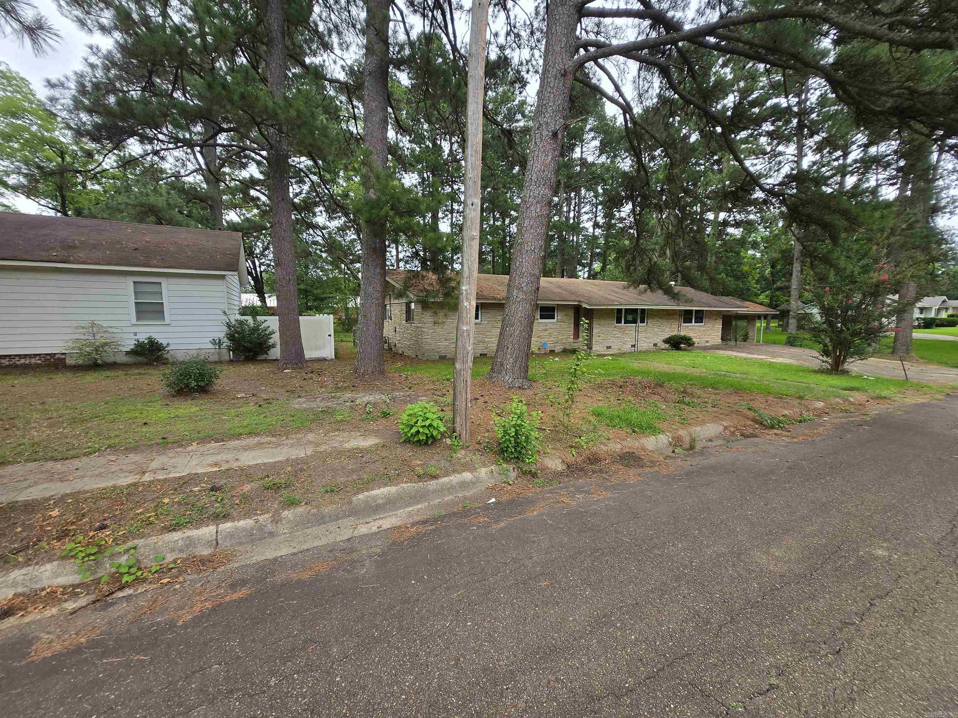 106 N Oakley  Fordyce, AR