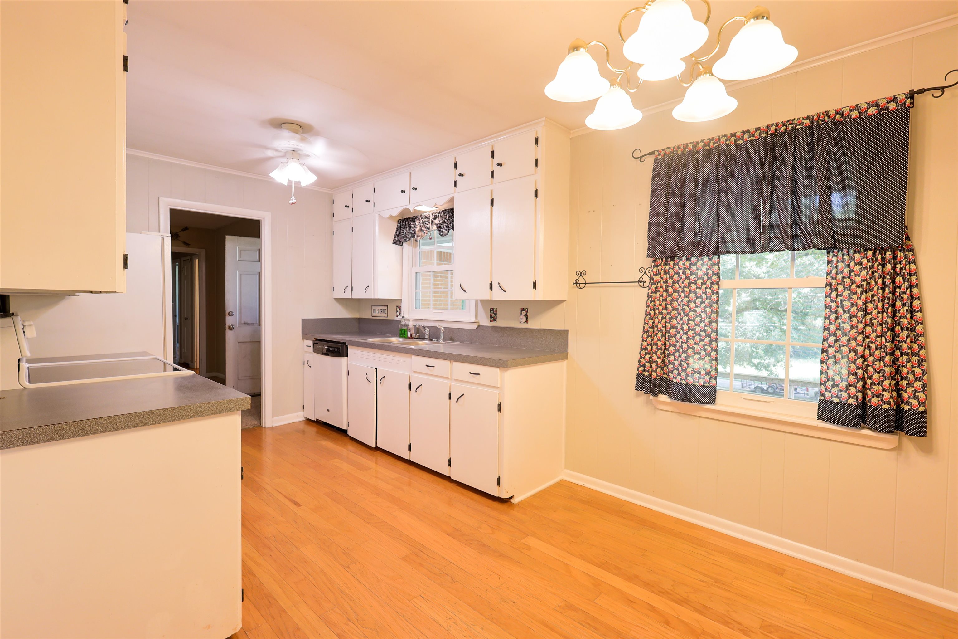 662 College  Melbourne, AR