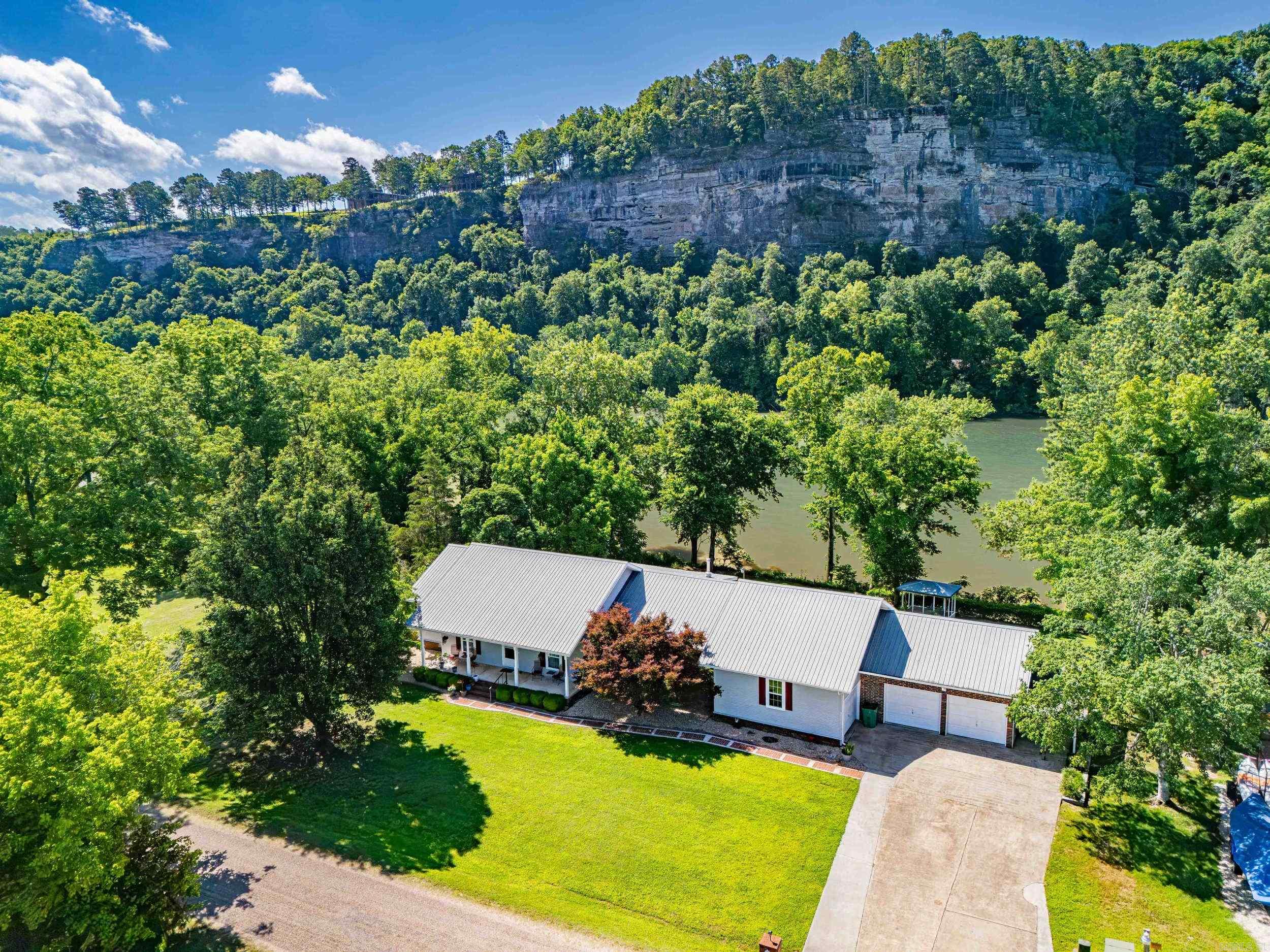 3582 Riverview  Norfork, AR