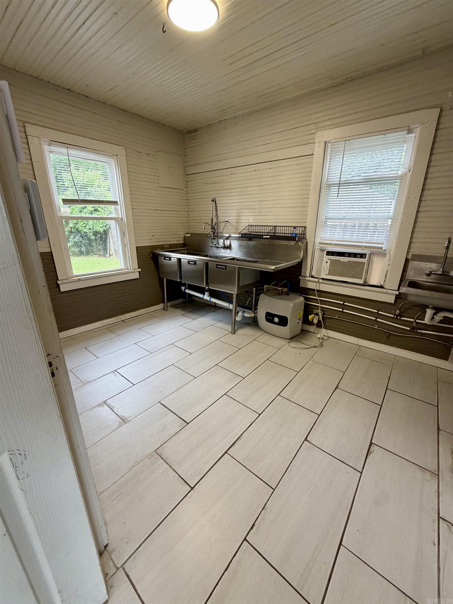 100 W B  North Little Rock, AR