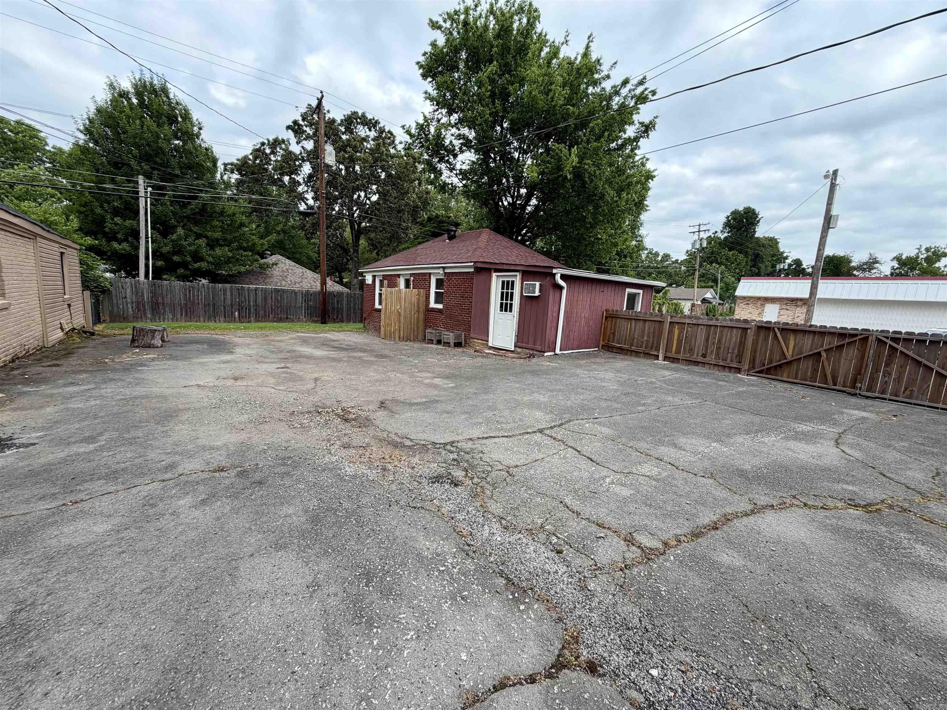 100 W B  North Little Rock, AR