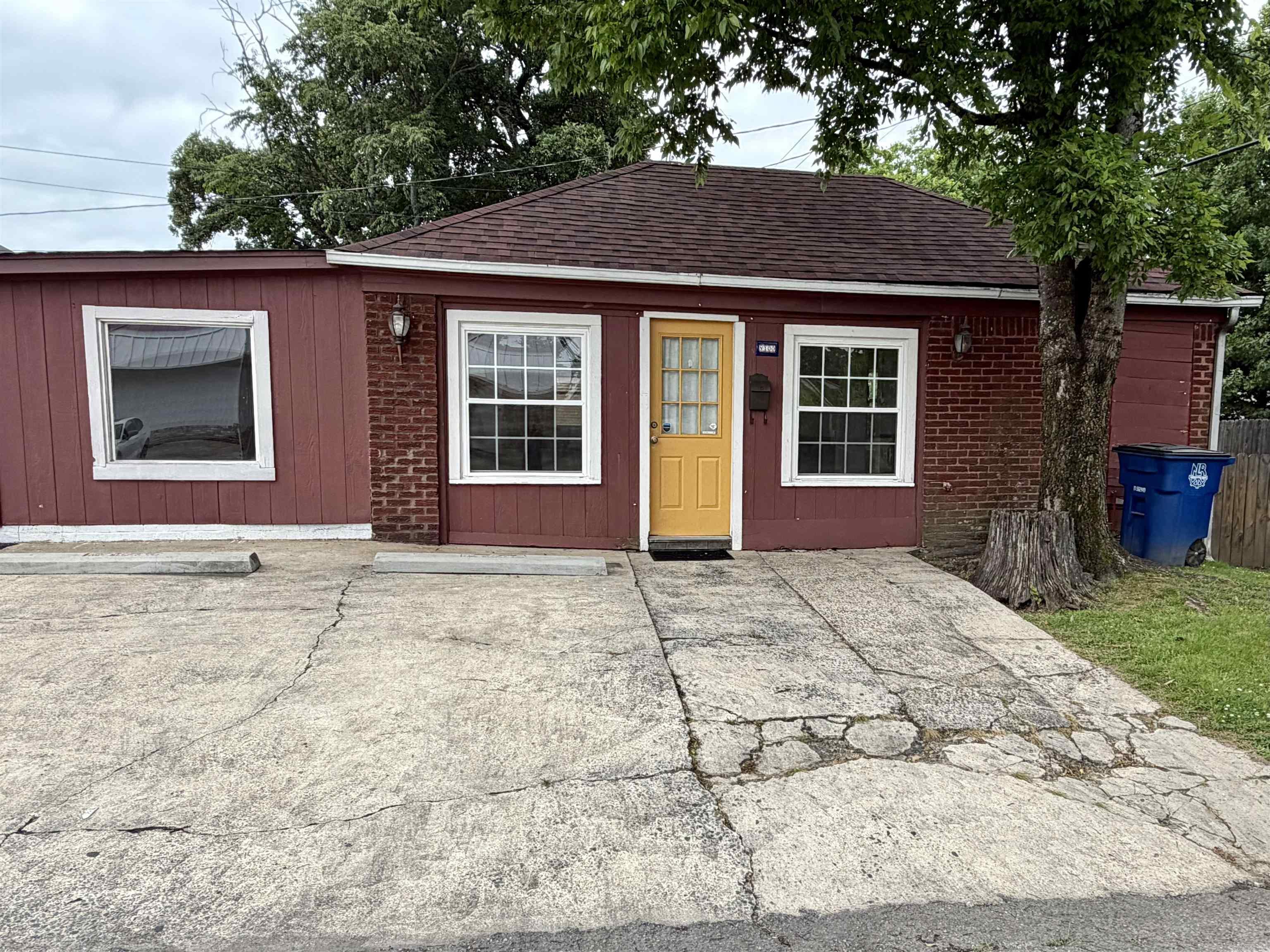 100 W B  North Little Rock, AR