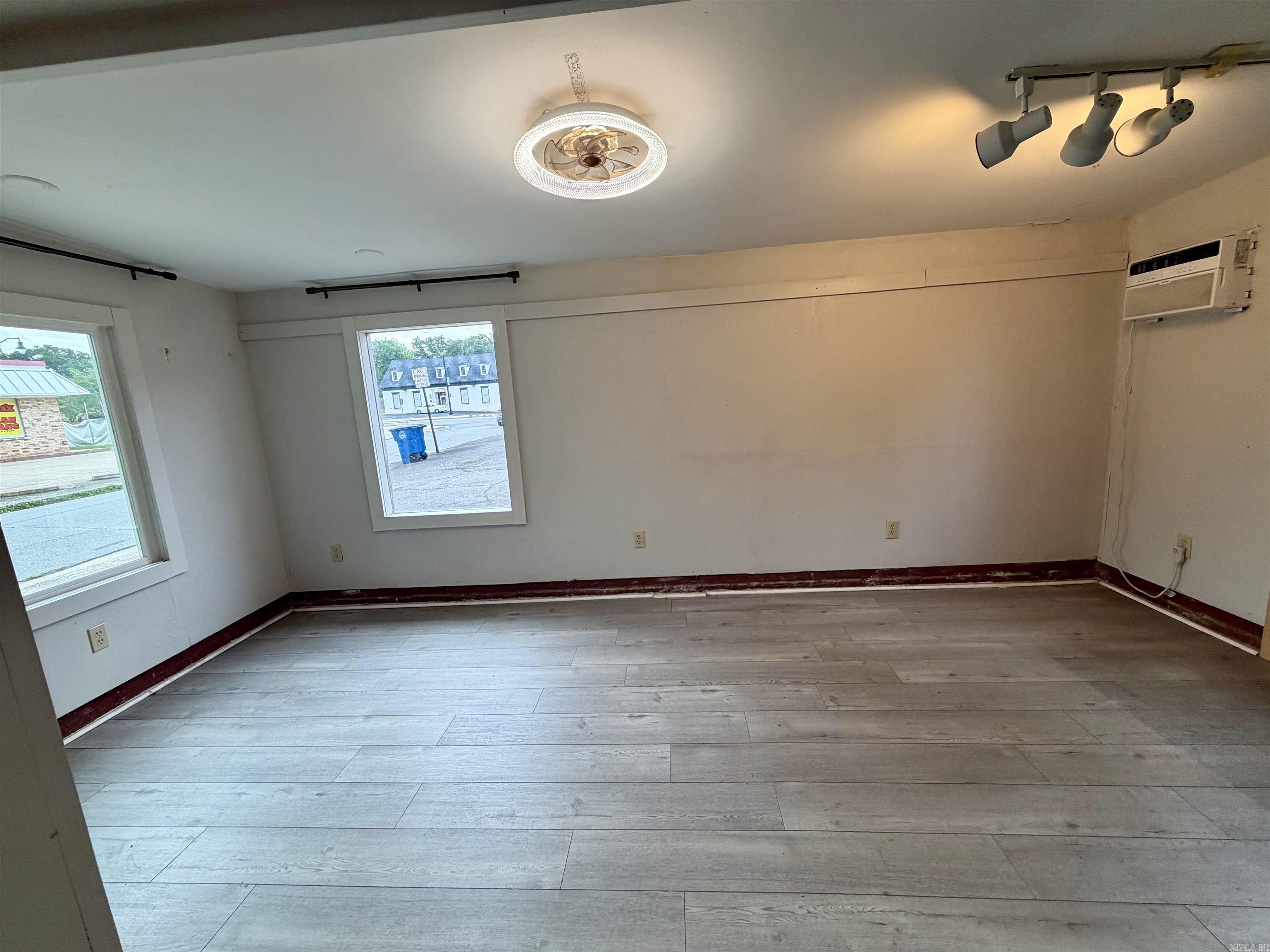 100 W B  North Little Rock, AR