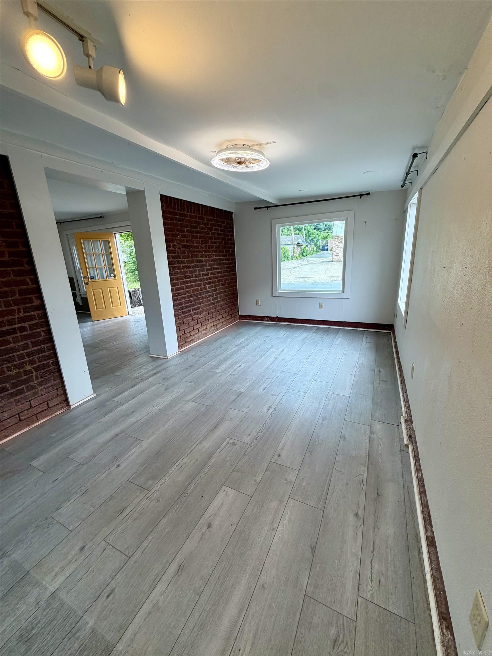 100 W B  North Little Rock, AR