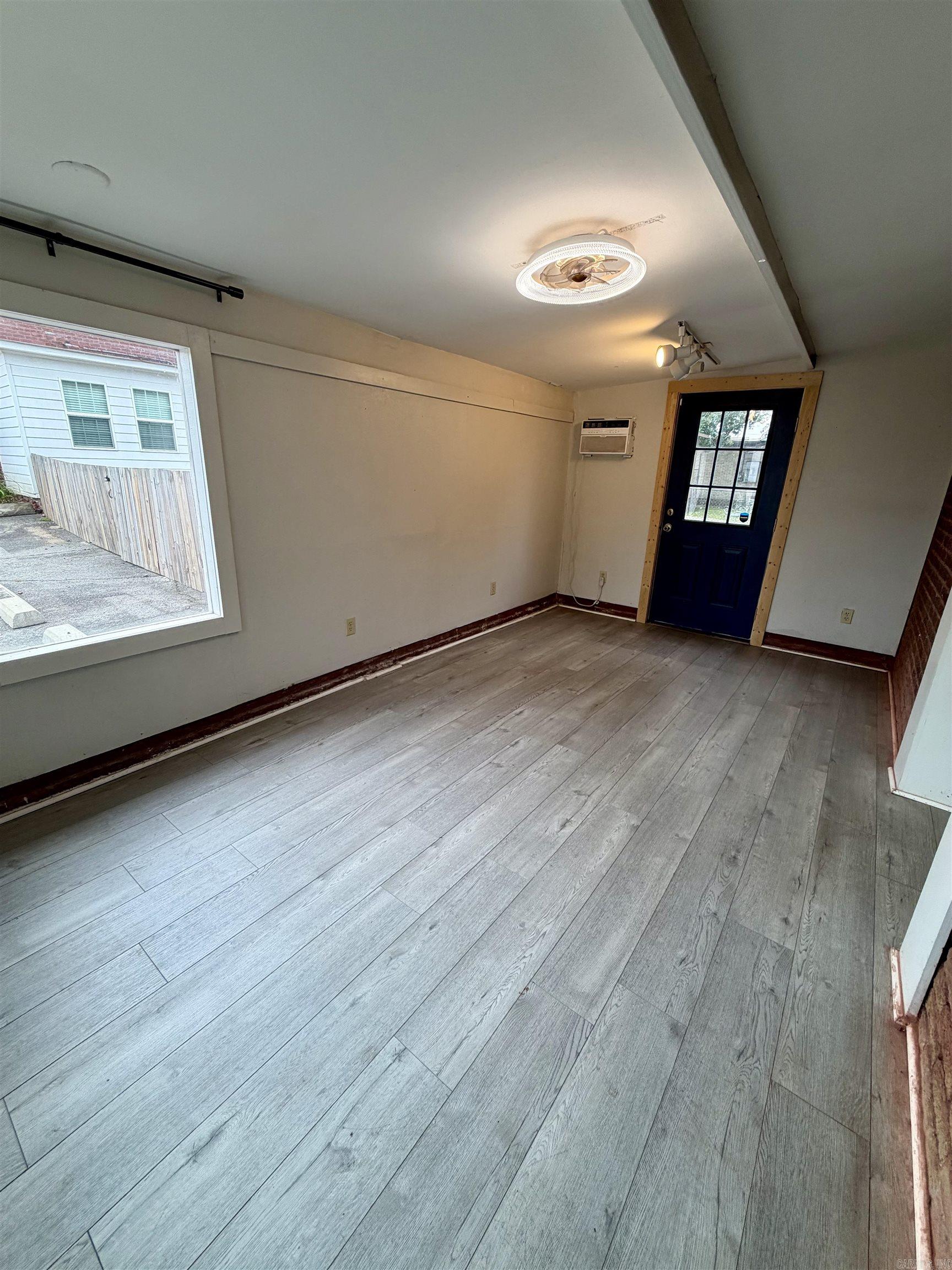 100 W B  North Little Rock, AR