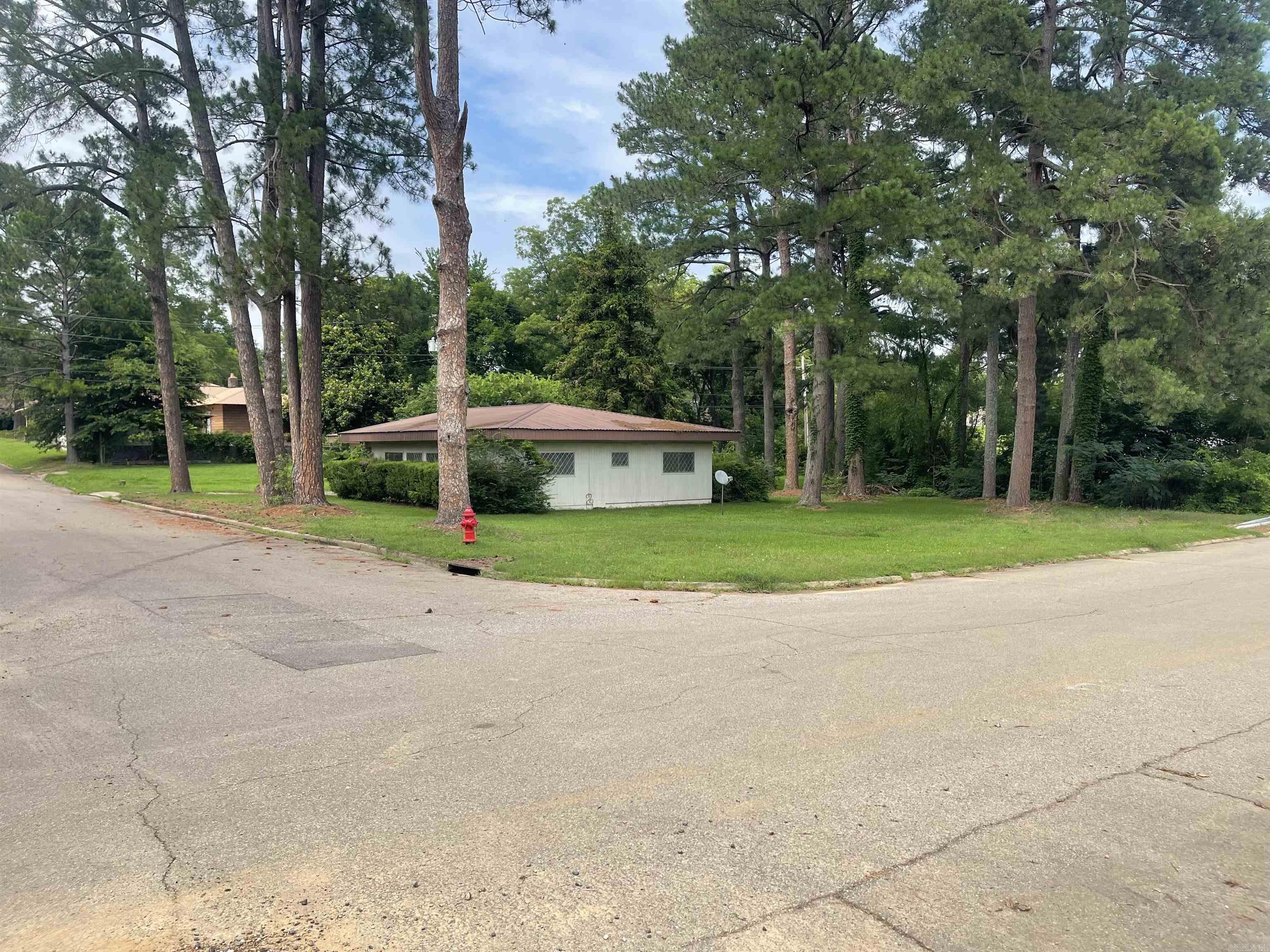 121 S Seventh  De Queen, AR
