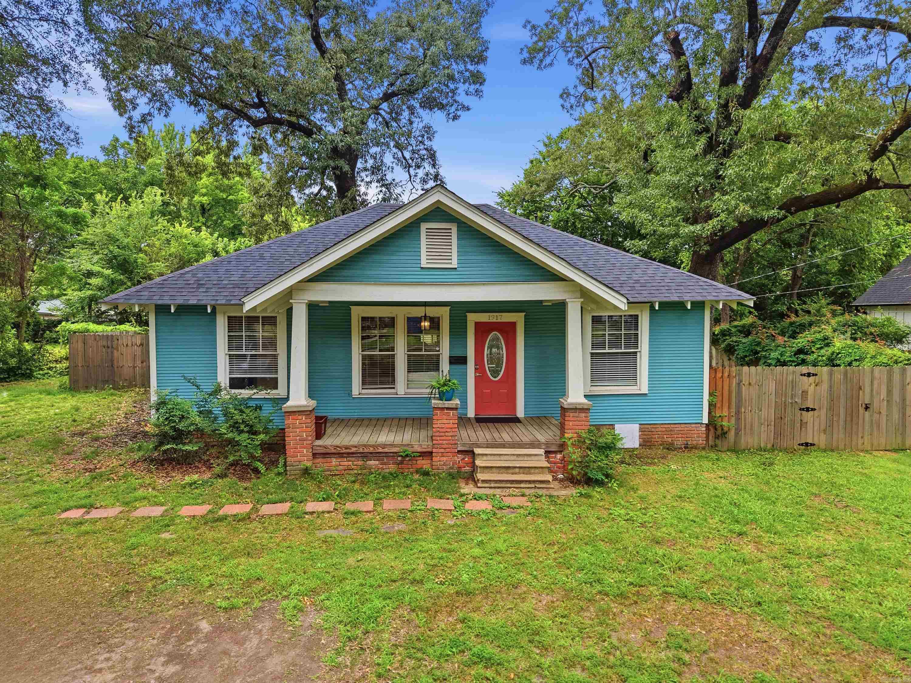 1917 College Avenue Conway, AR 72034