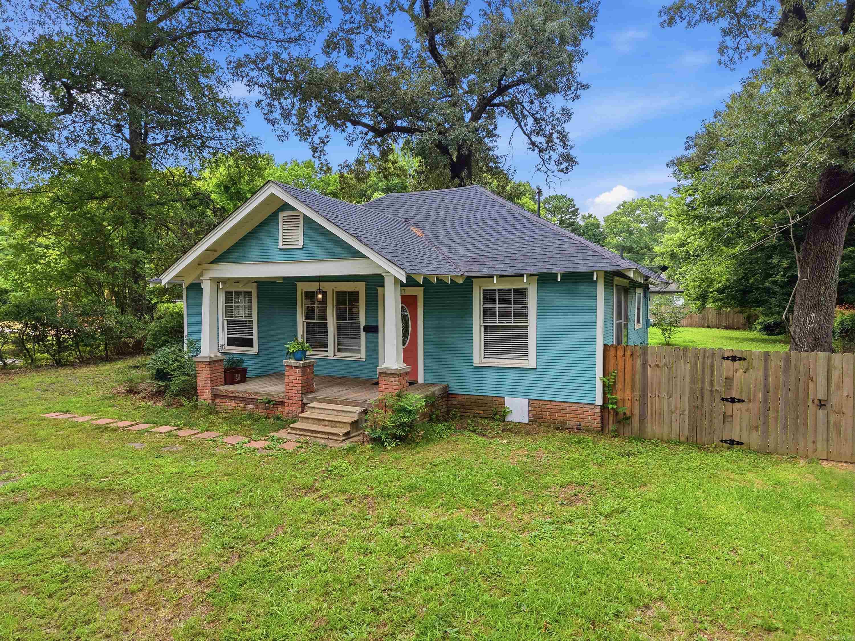 1917 College Avenue Conway, AR 72034