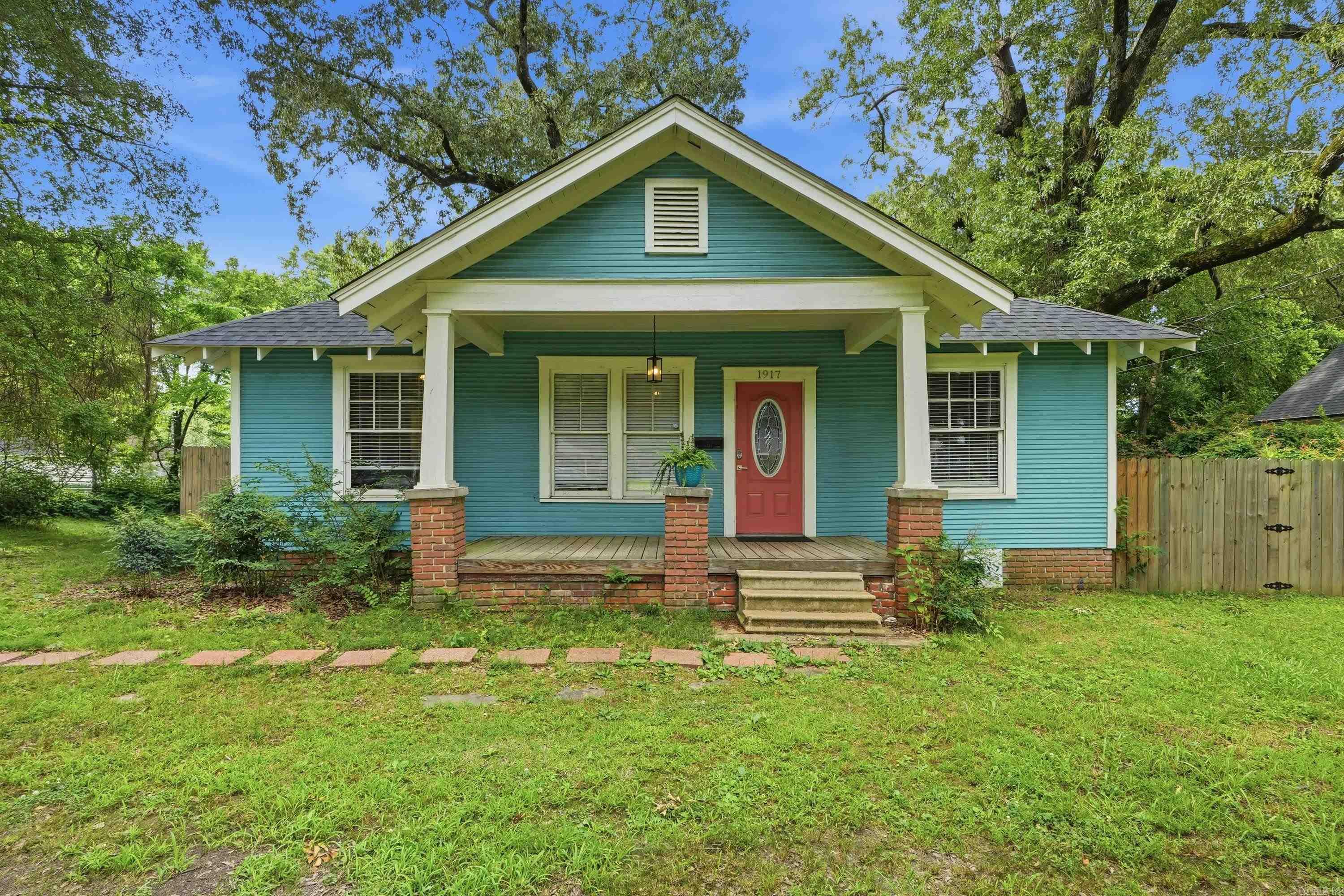 1917 College Avenue Conway, AR 72034