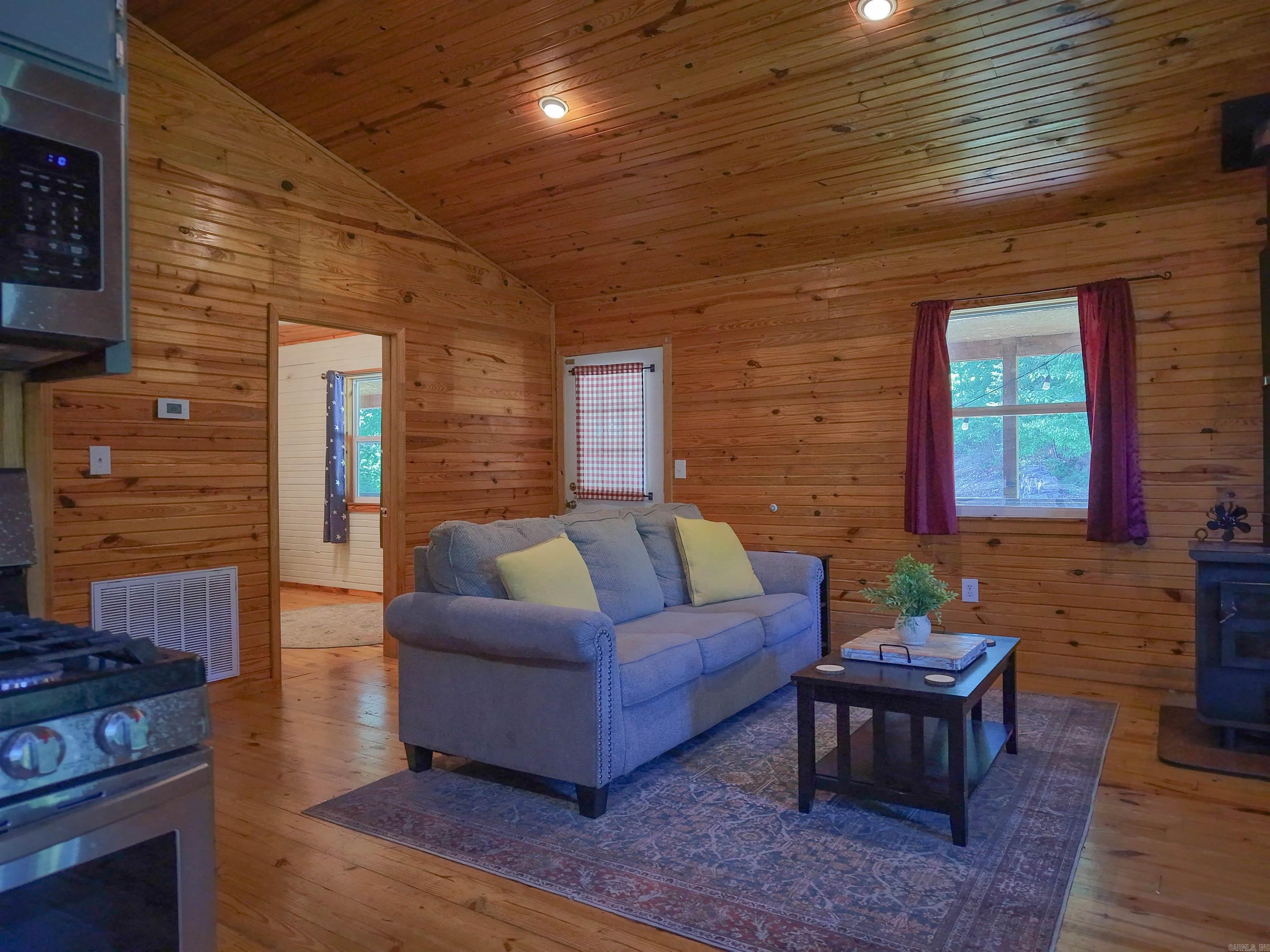 500 Pine Grove Ln  Marshall, AR