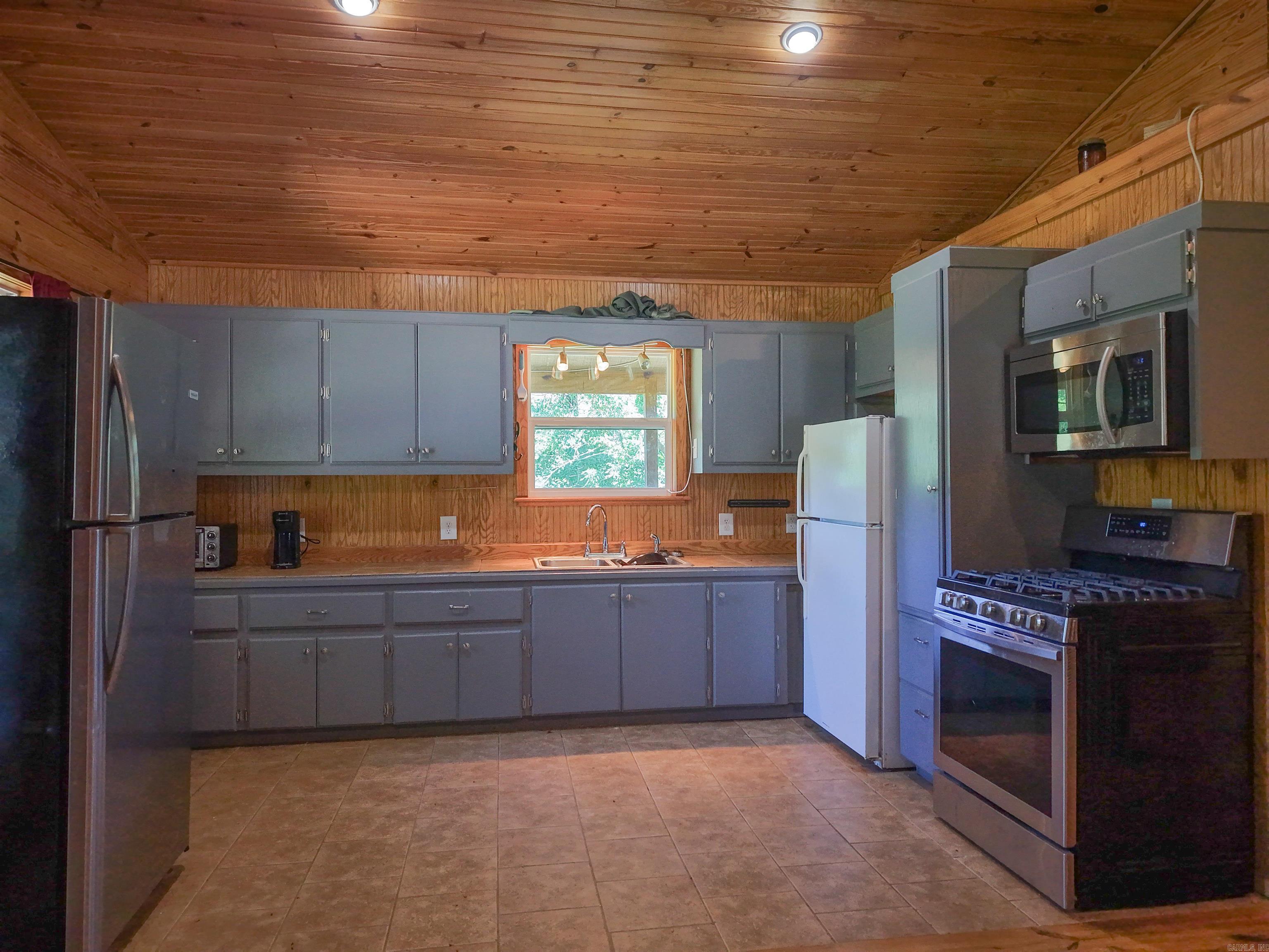 500 Pine Grove Ln  Marshall, AR