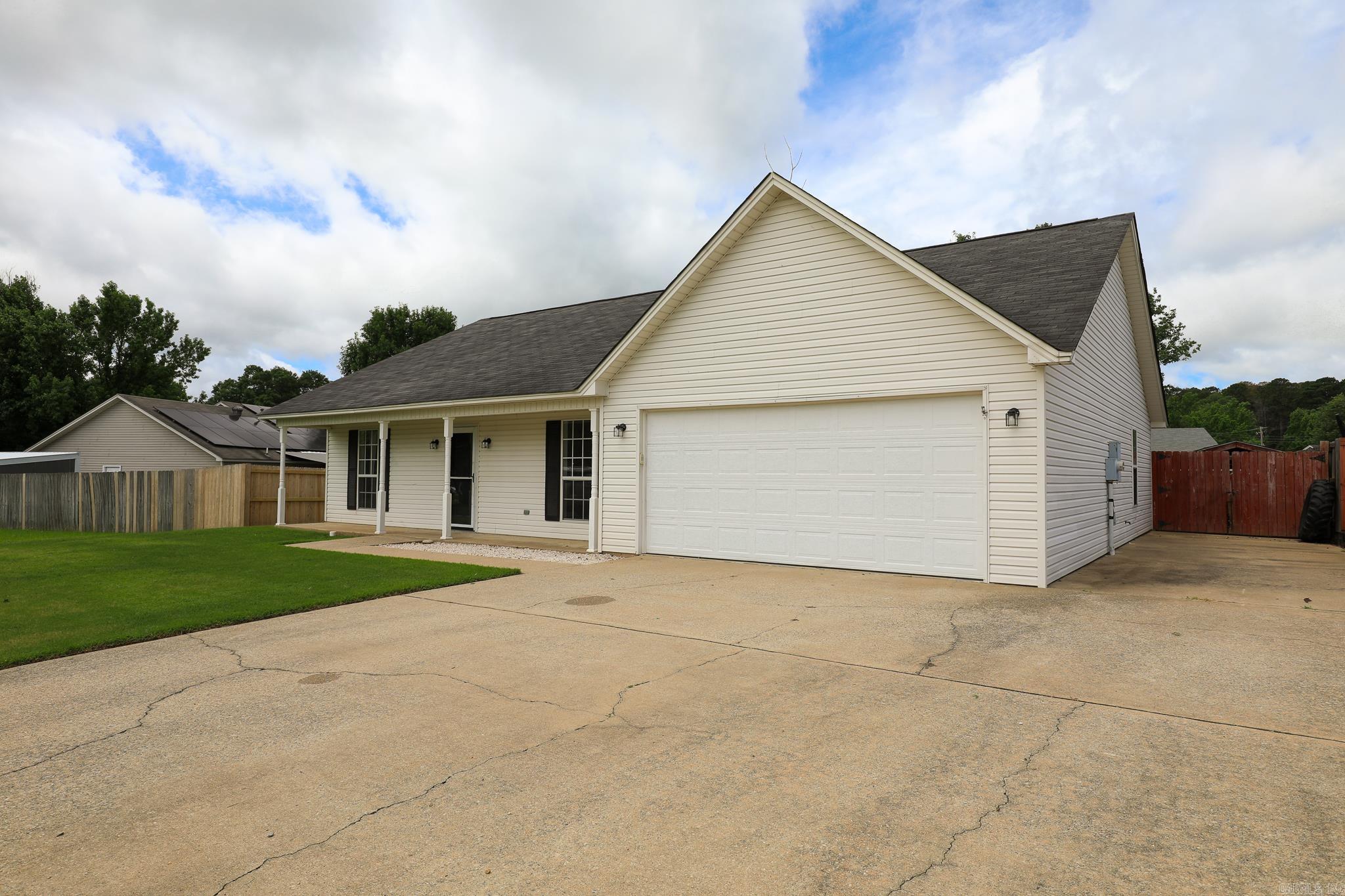 202 Hunters Run Dr  Haskell, AR