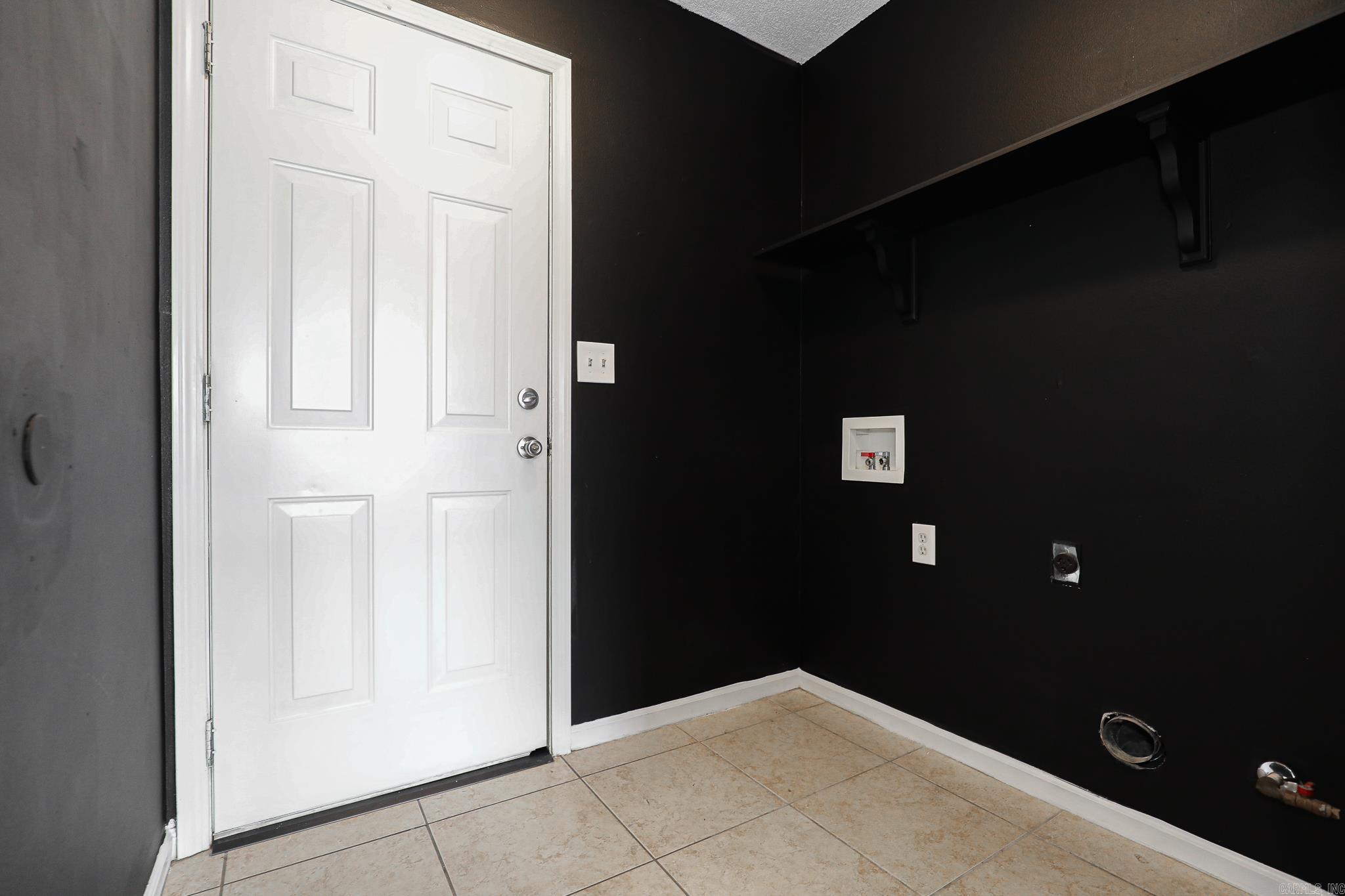202 Hunters Run Dr  Haskell, AR