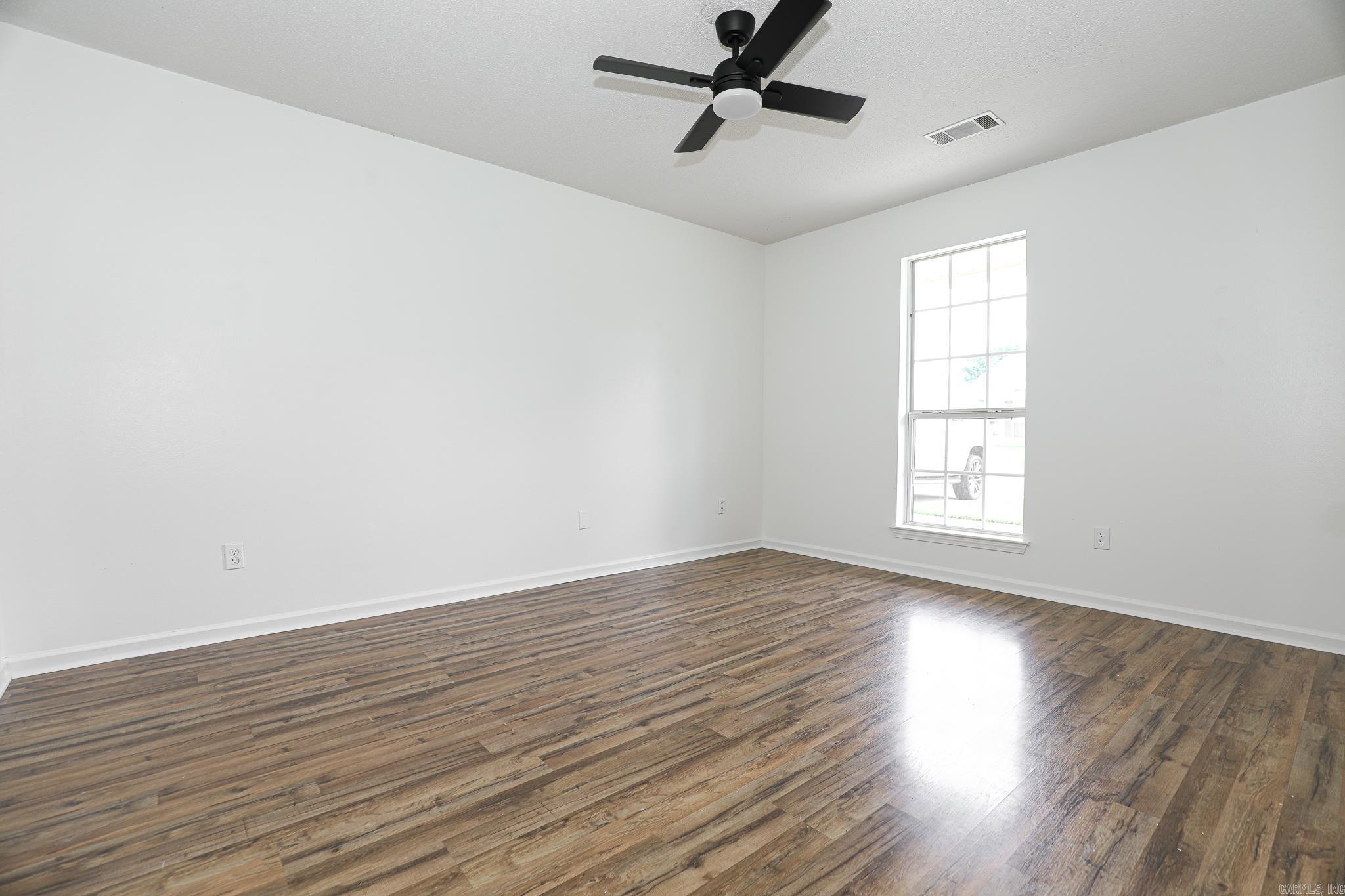 202 Hunters Run Dr  Haskell, AR
