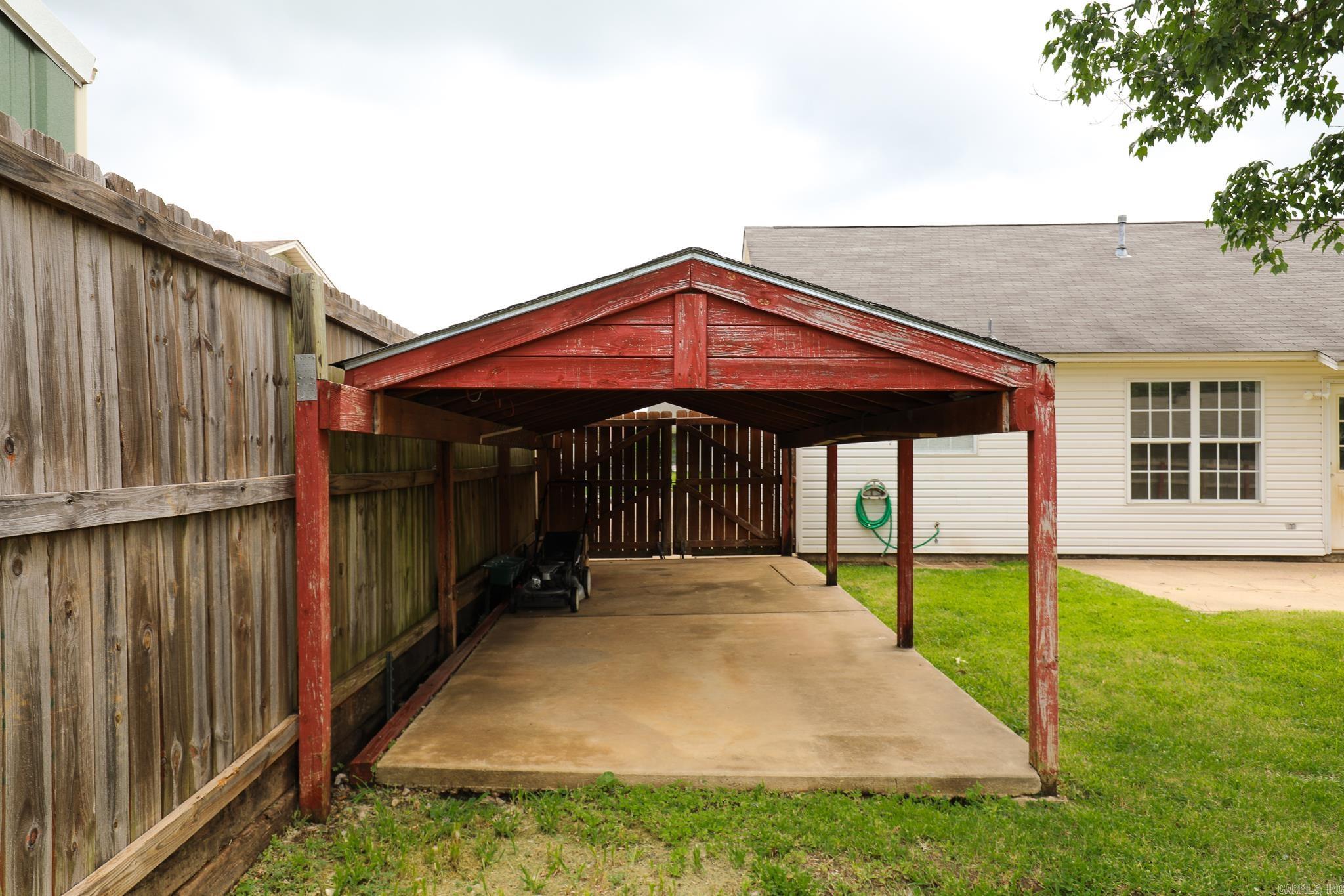 202 Hunters Run Dr  Haskell, AR