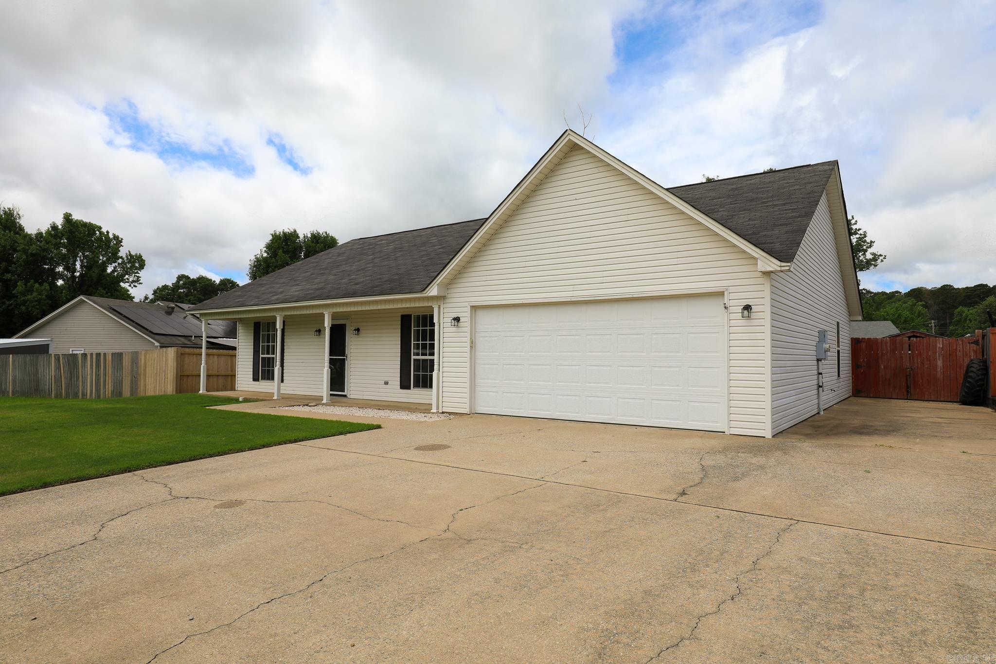 202 Hunters Run Dr  Haskell, AR