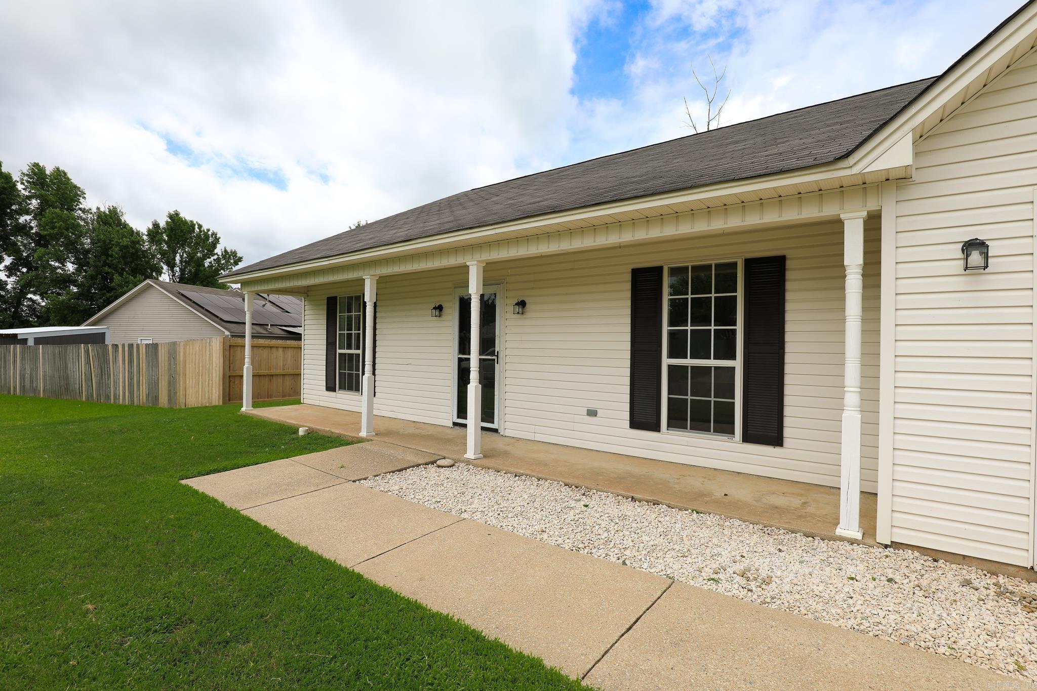 202 Hunters Run Dr  Haskell, AR