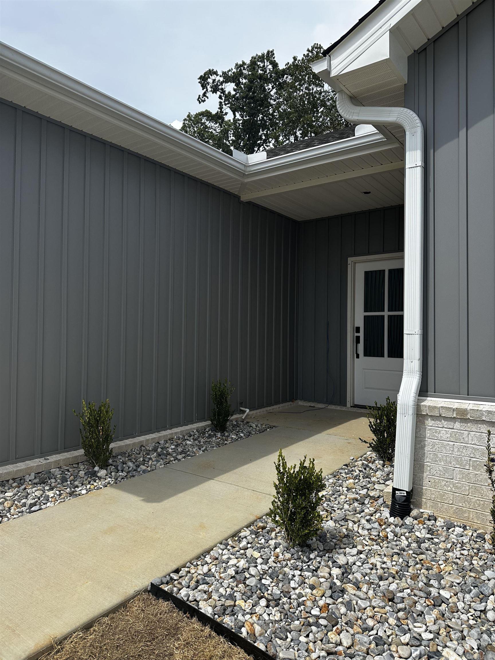 126 Everest Street — photo 2