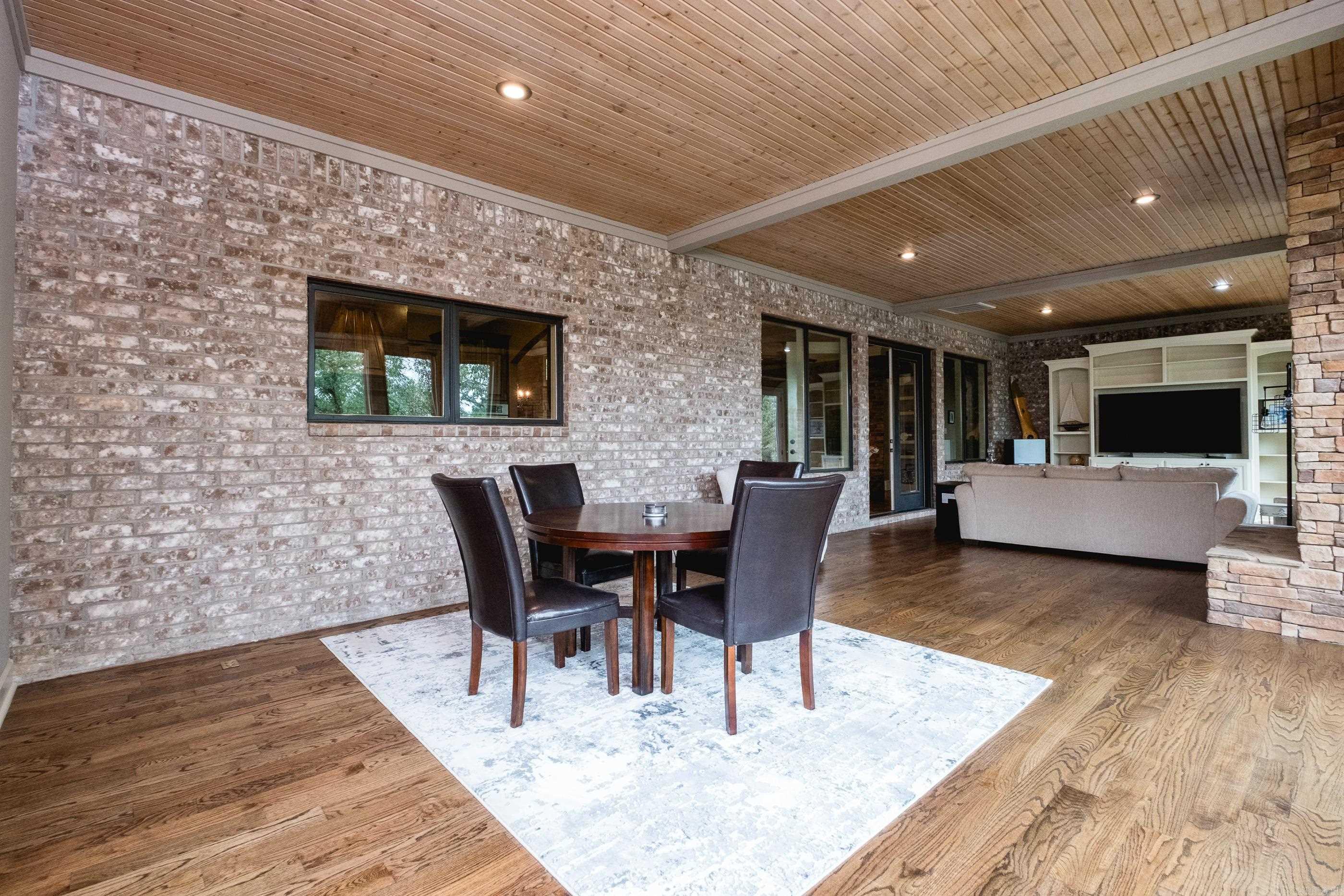 21201 Valley View  Roland, AR