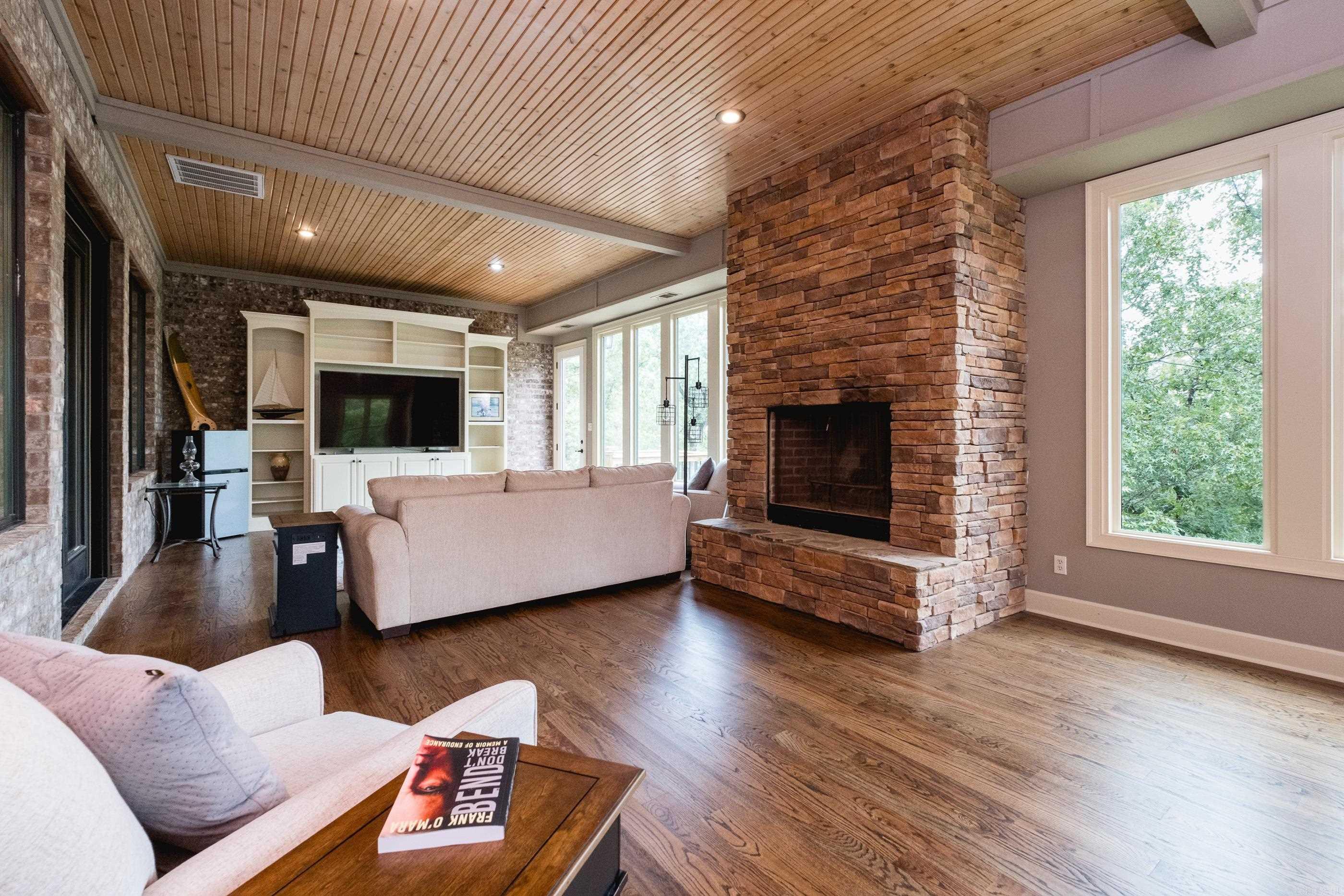 21201 Valley View  Roland, AR