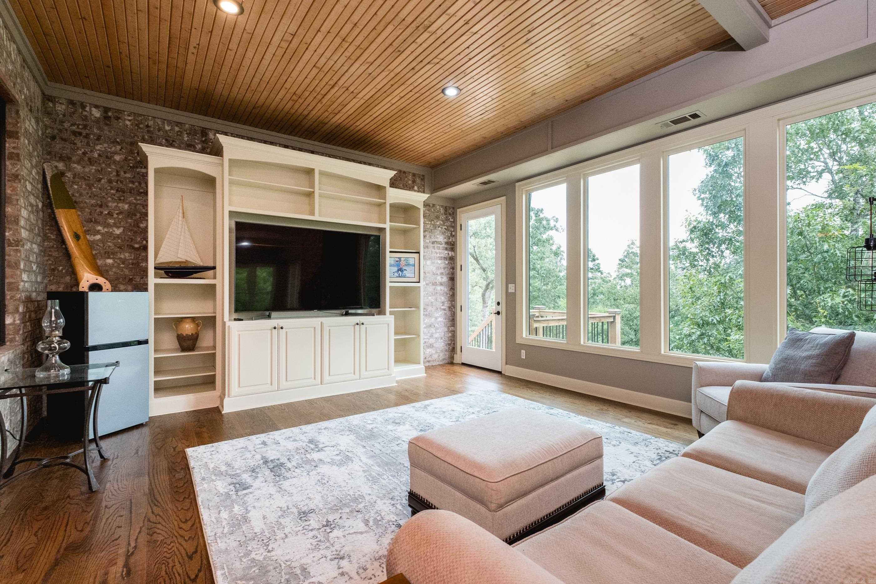 21201 Valley View  Roland, AR