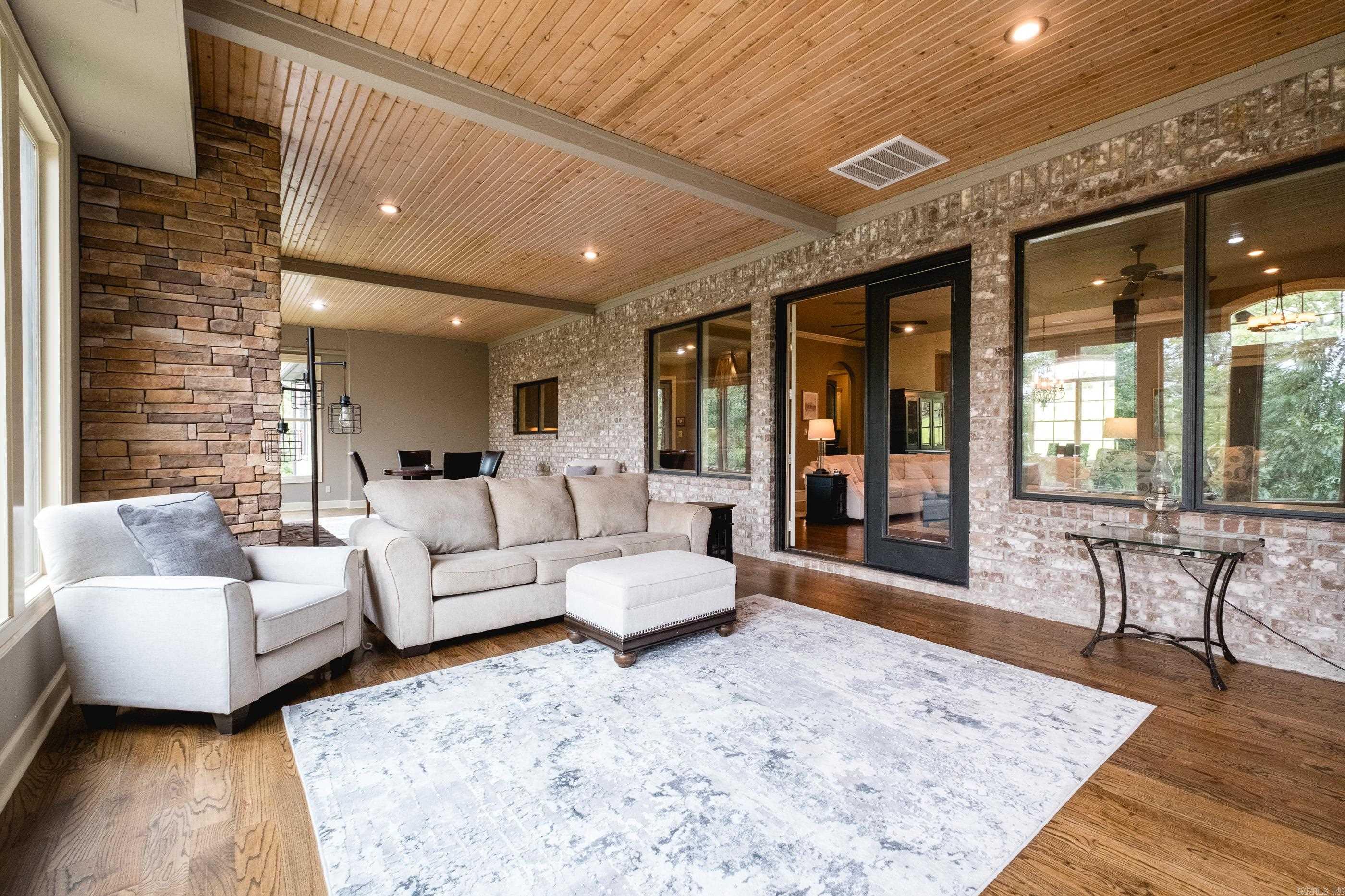 21201 Valley View  Roland, AR