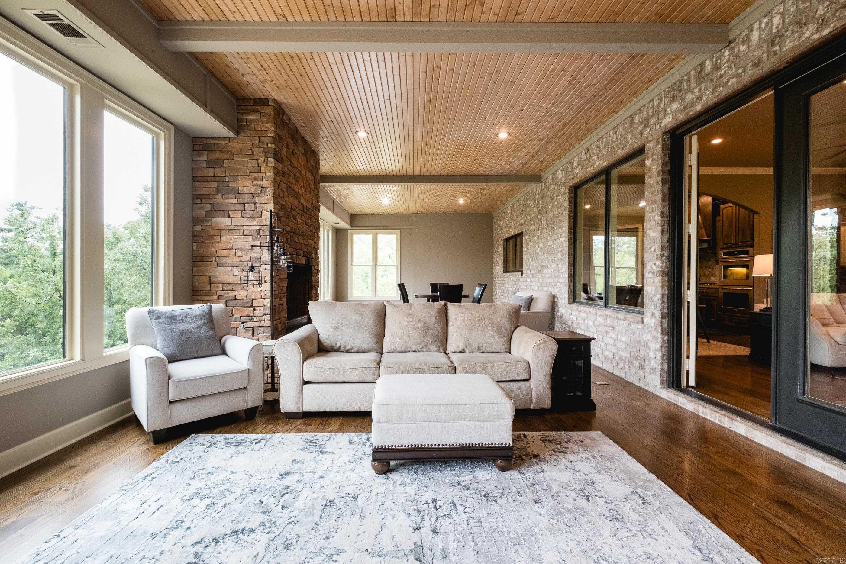21201 Valley View  Roland, AR